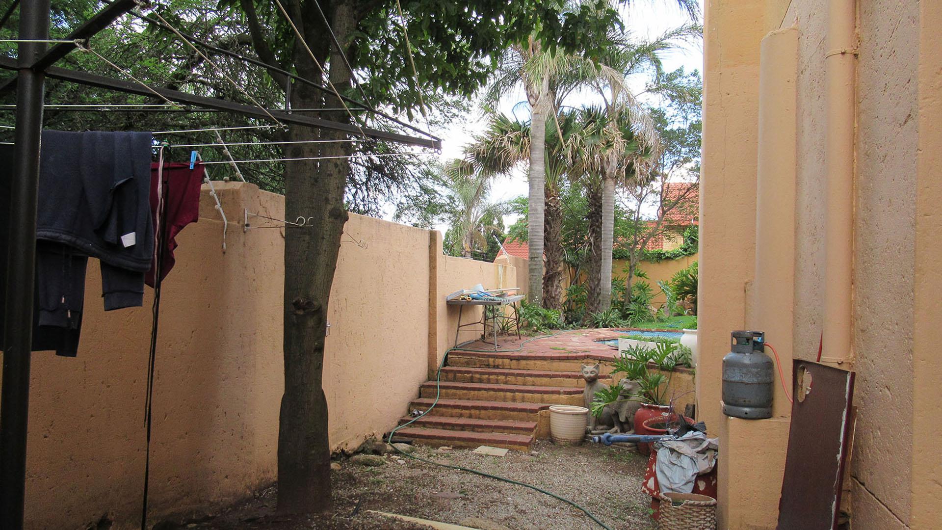 Backyard of property in Noordheuwel