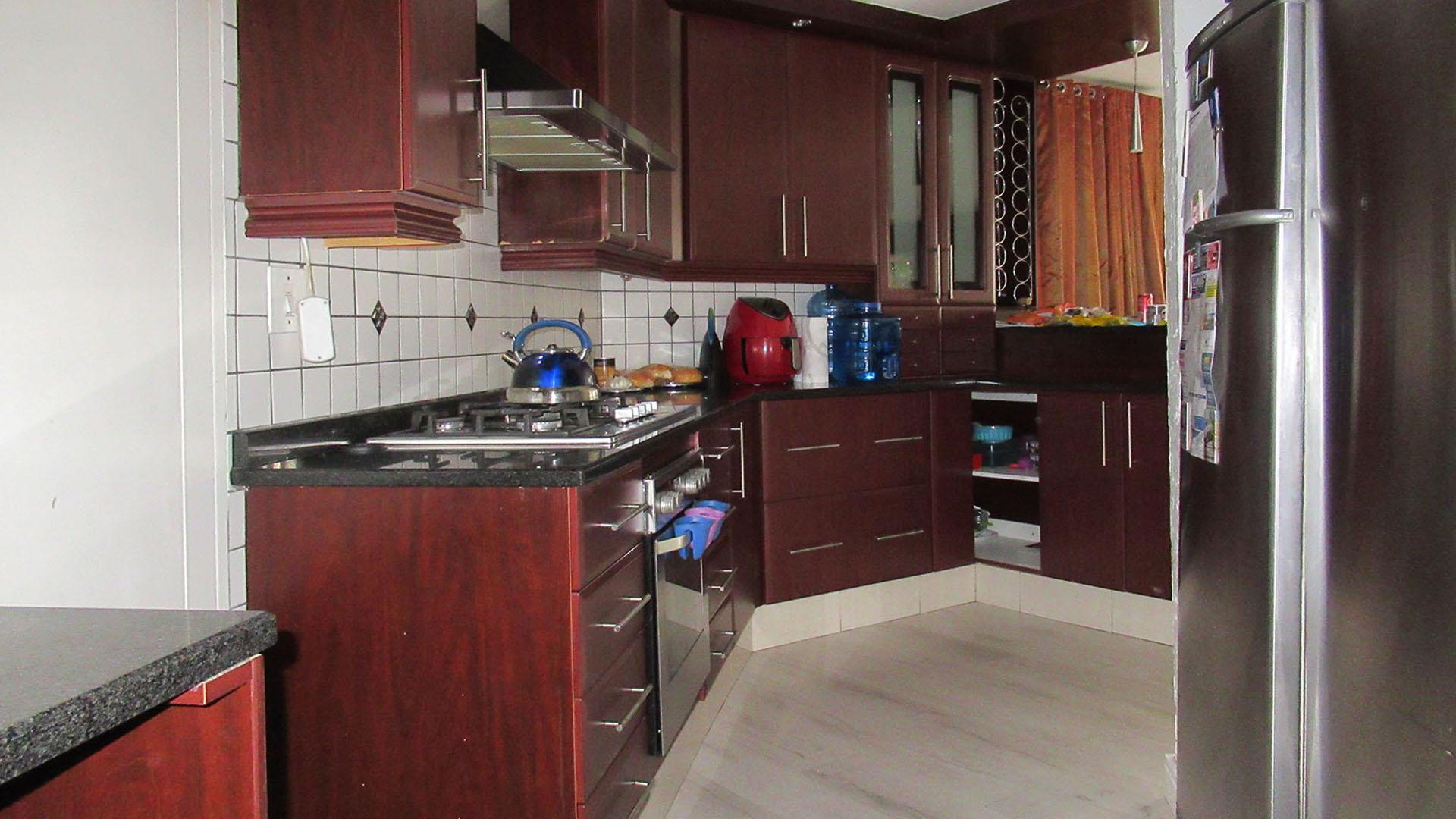Kitchen - 13 square meters of property in Noordheuwel