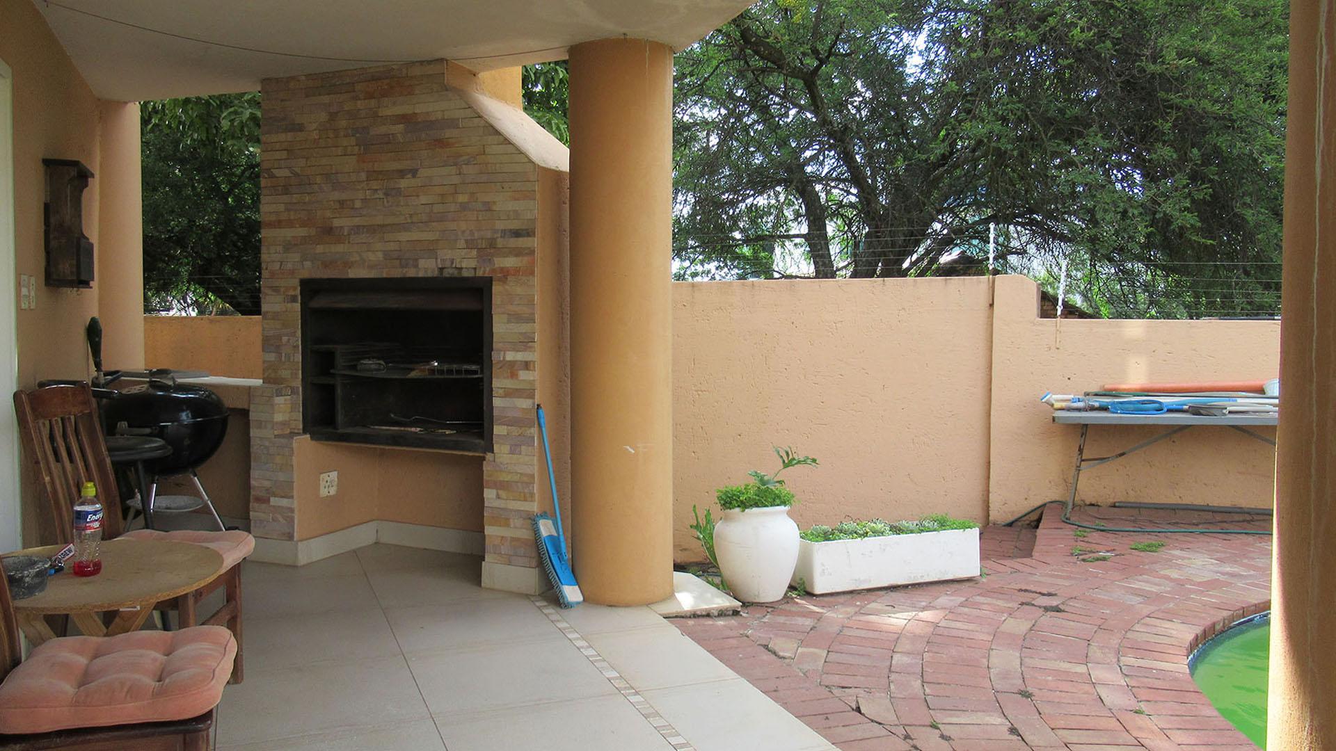 Patio - 25 square meters of property in Noordheuwel