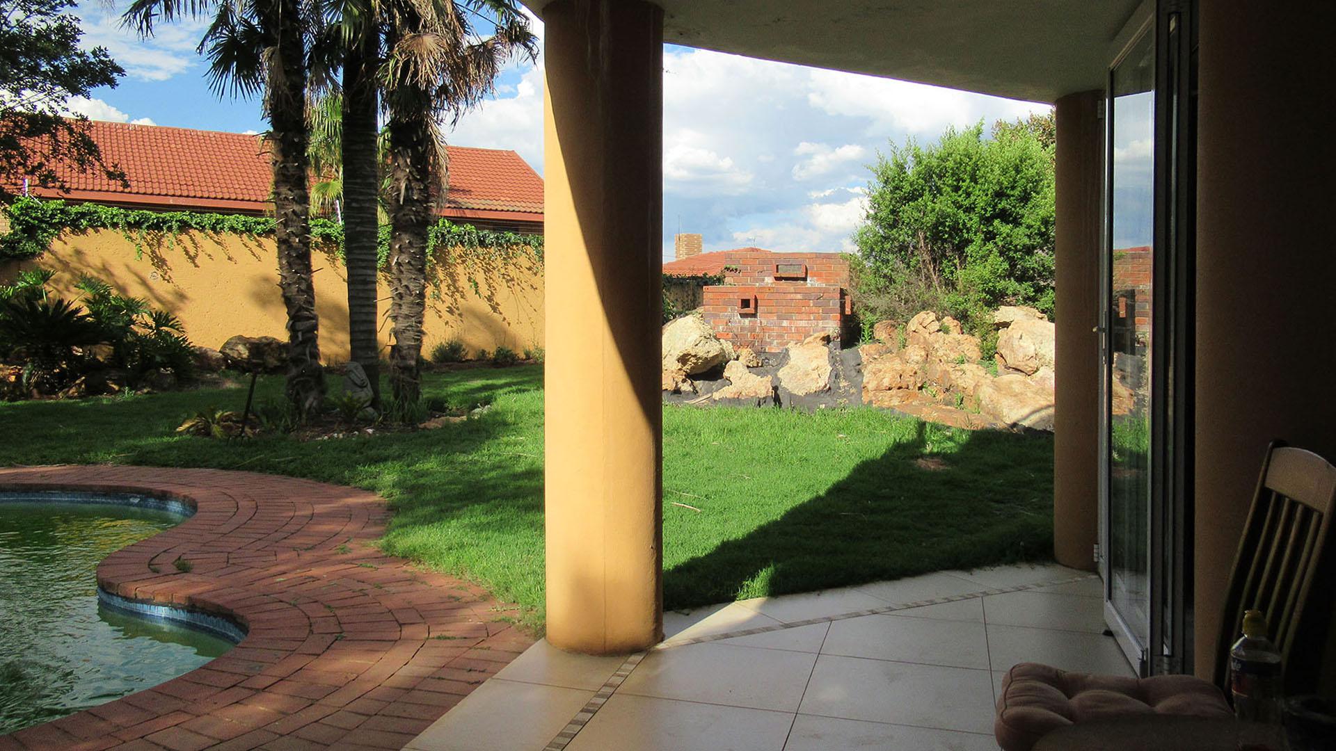 Patio - 25 square meters of property in Noordheuwel