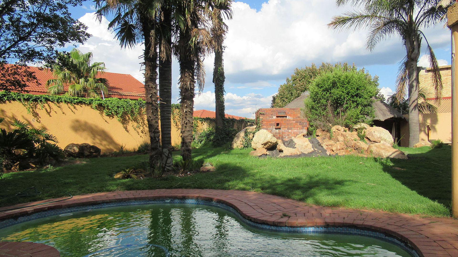 Backyard of property in Noordheuwel