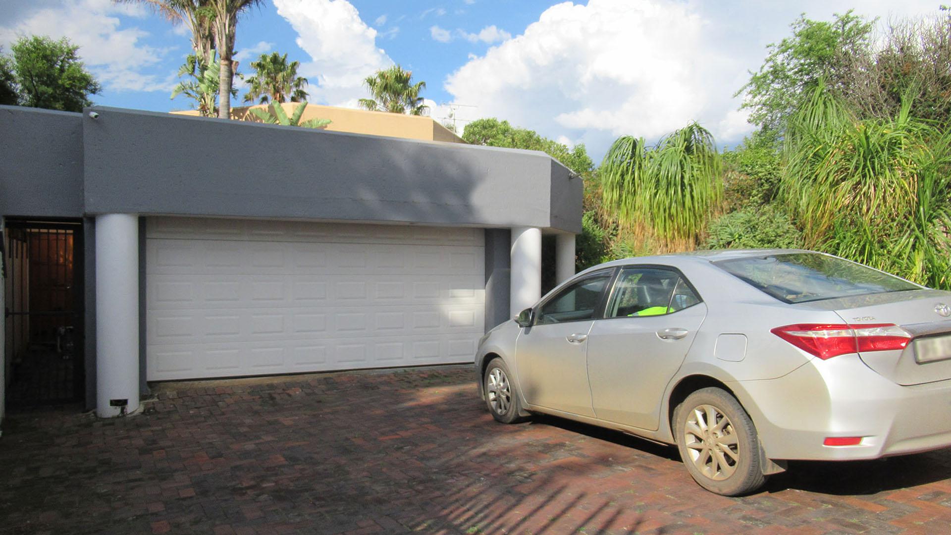 Front View of property in Noordheuwel