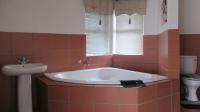 Main Bathroom - 10 square meters of property in Noordheuwel