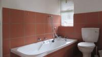 Bathroom 1 - 7 square meters of property in Noordheuwel