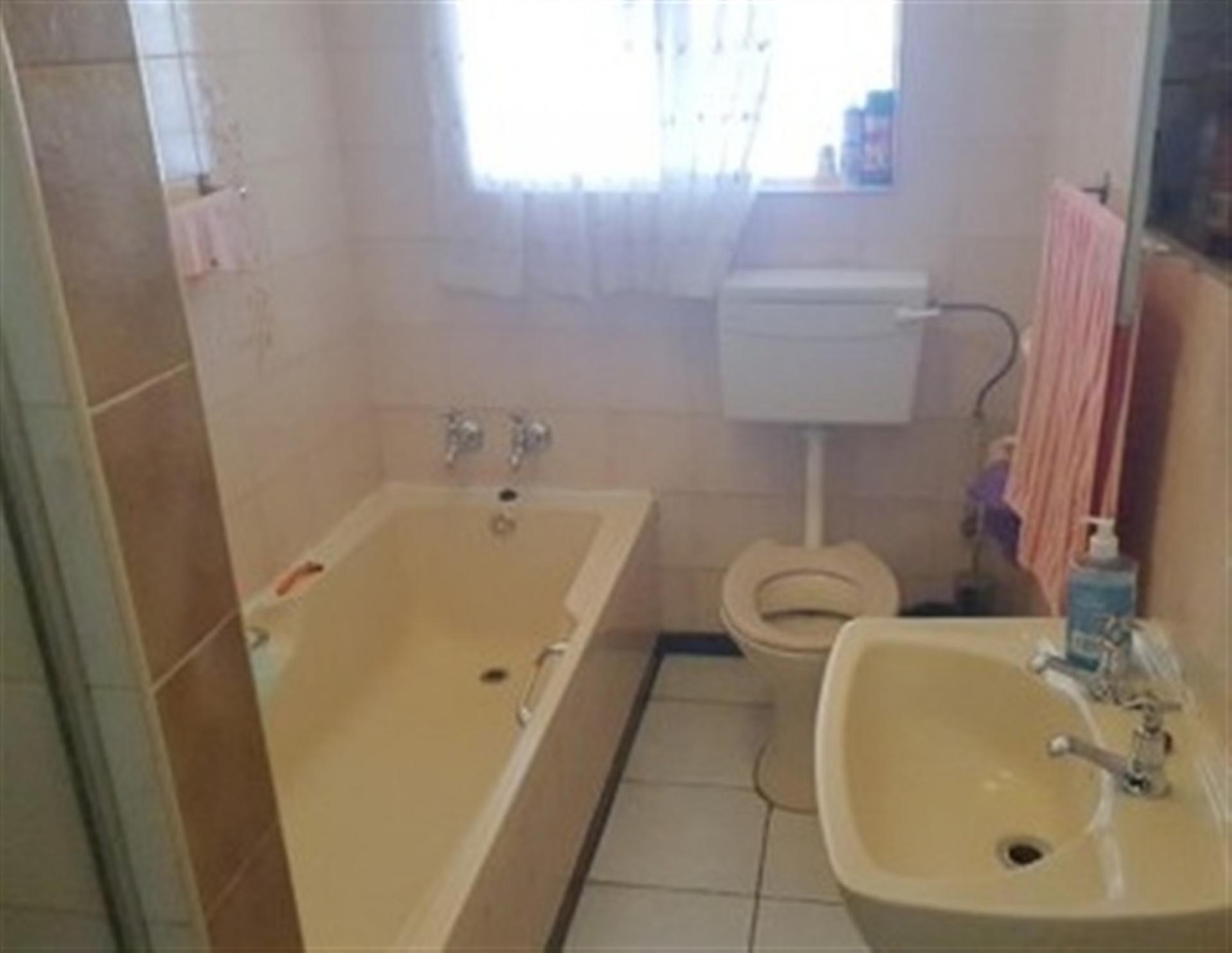 Bathroom 1 of property in Modimolle (Nylstroom)