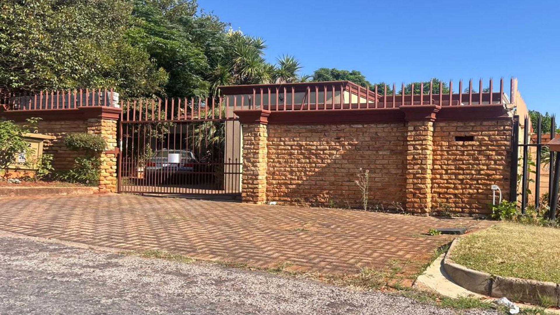 Front View of property in Lindhaven