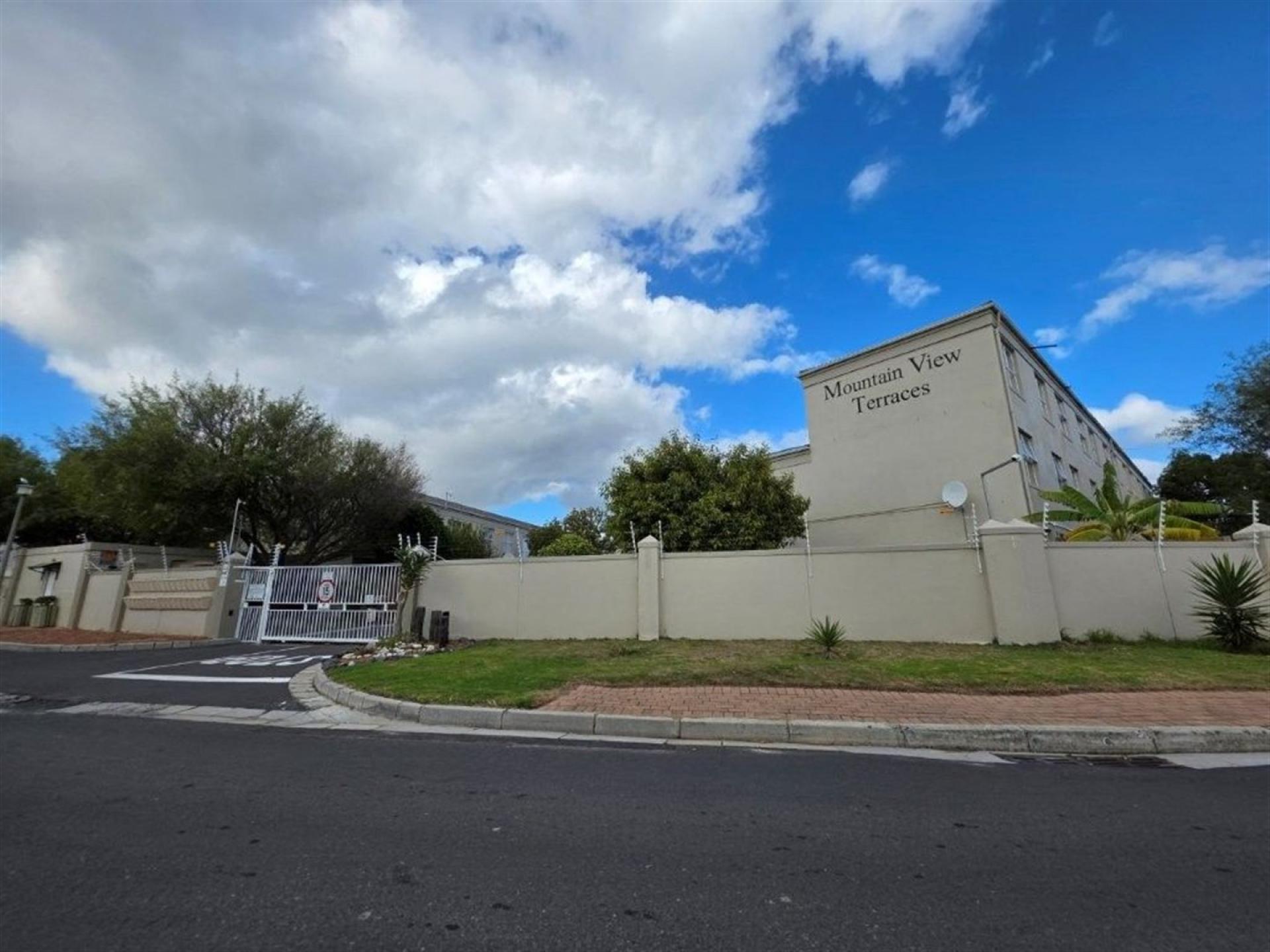 Front View of property in Parklands