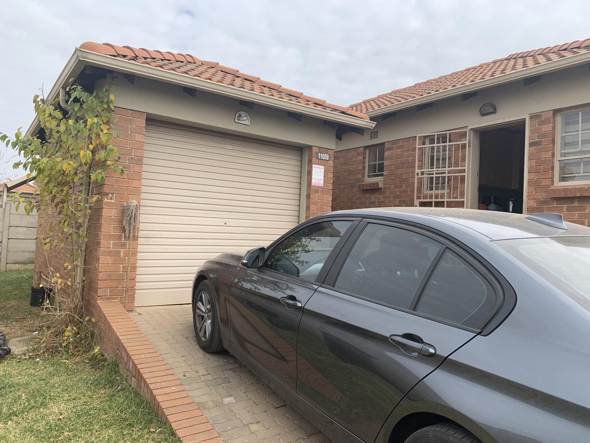 Front View of property in Olievenhoutbos