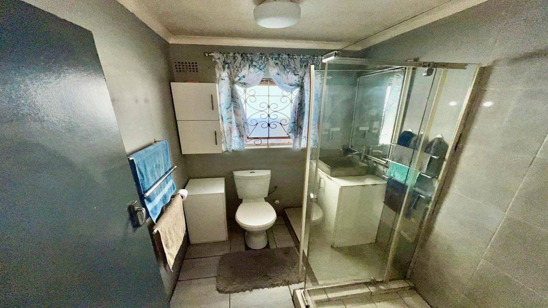 Bathroom 1 of property in Wesfleur