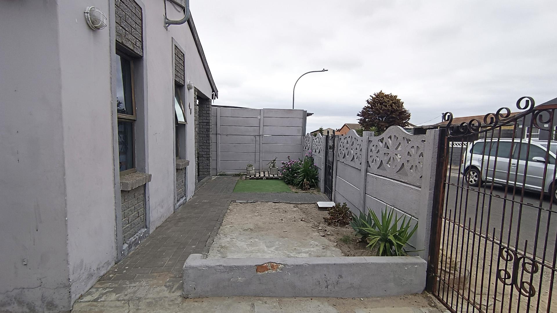 Front View of property in Wesfleur