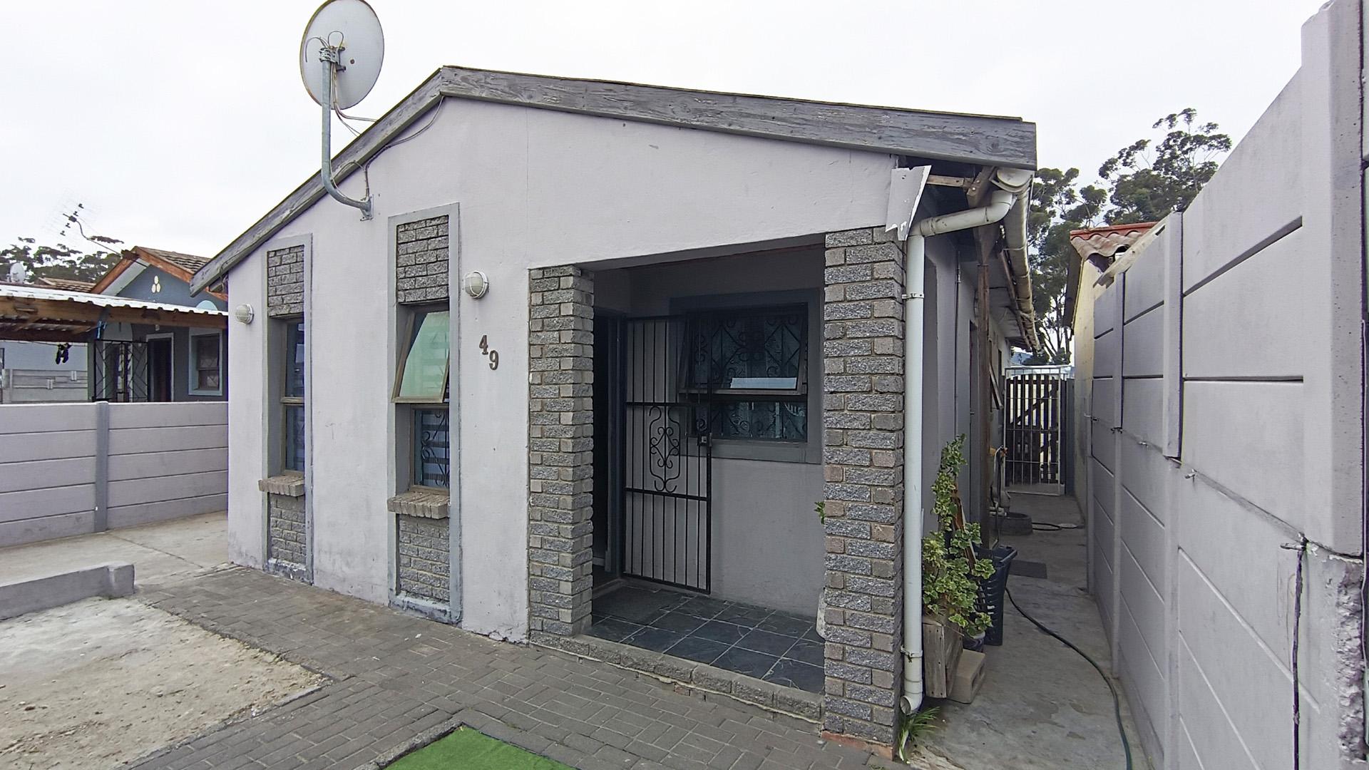 Front View of property in Wesfleur