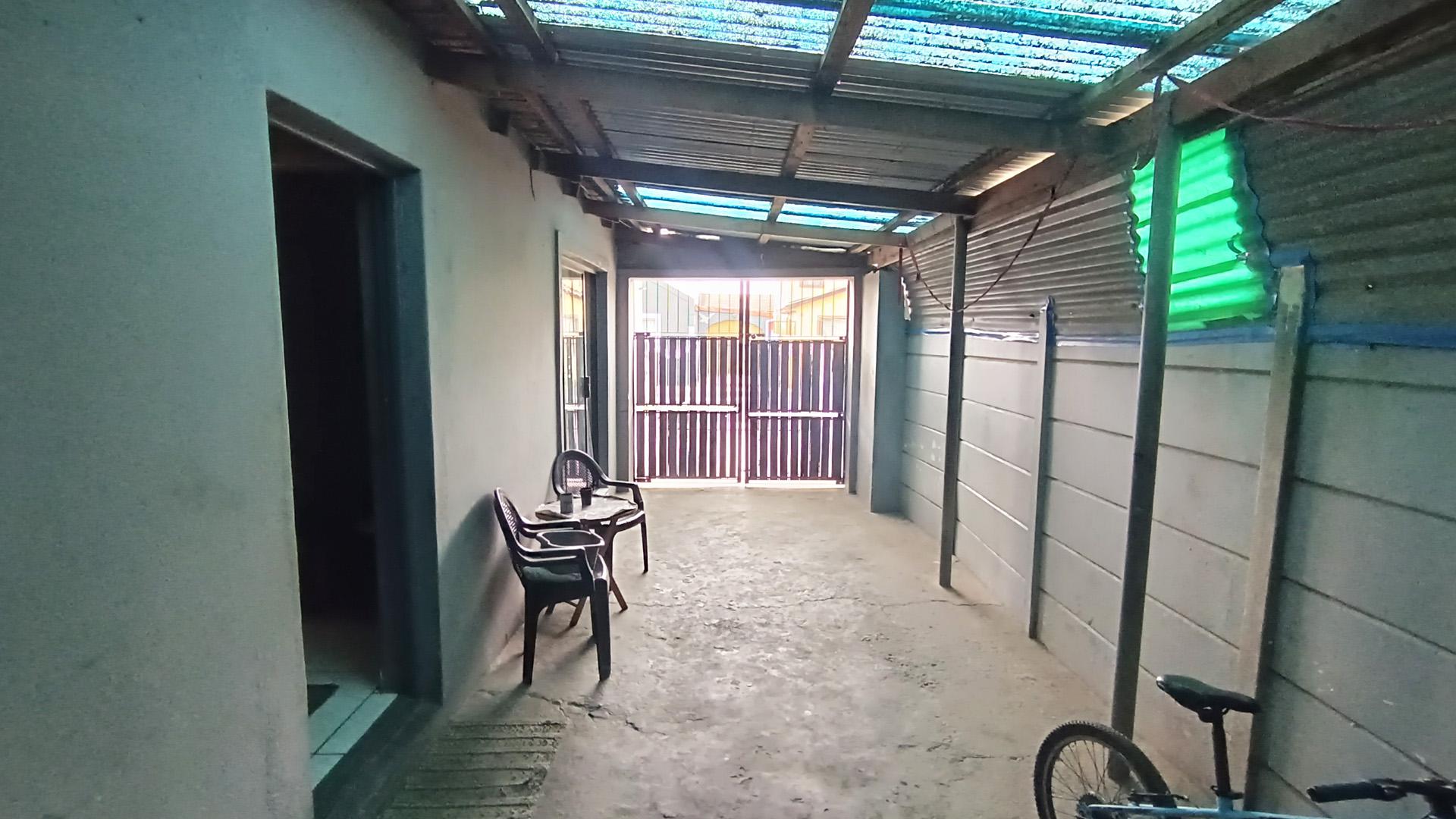 Carport  of property in Wesfleur