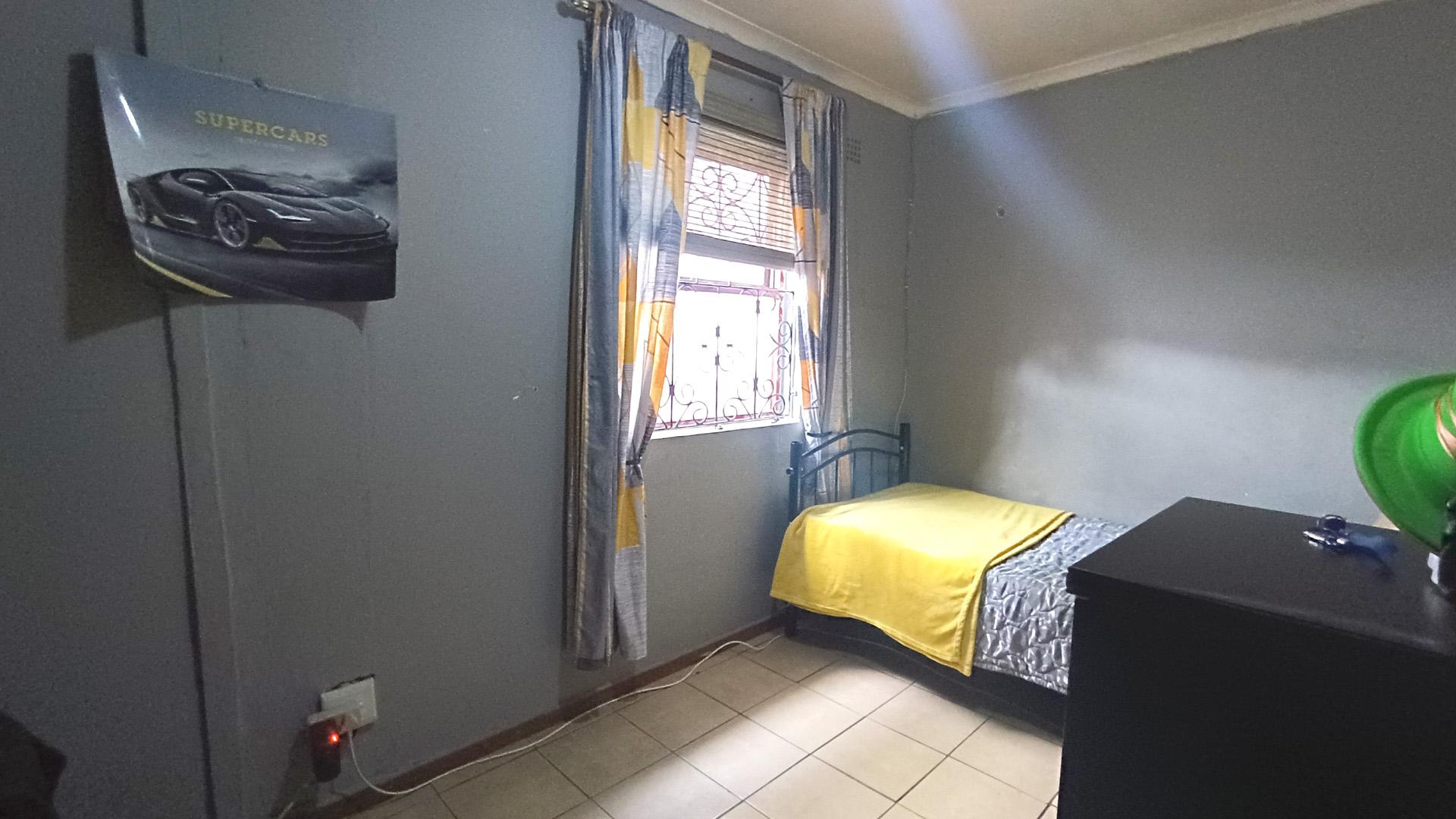 Bed Room 1 of property in Wesfleur