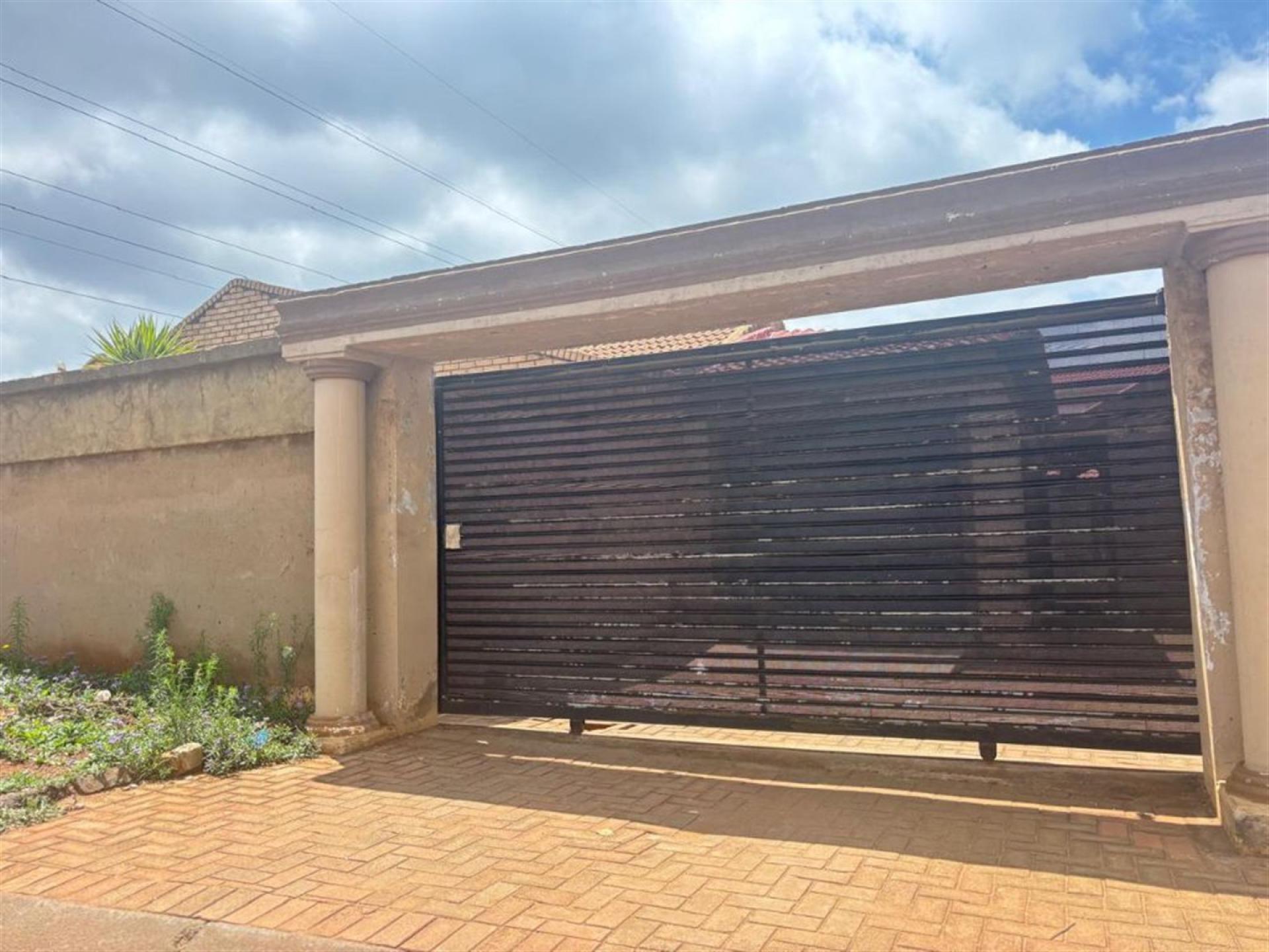 Front View of property in Protea North
