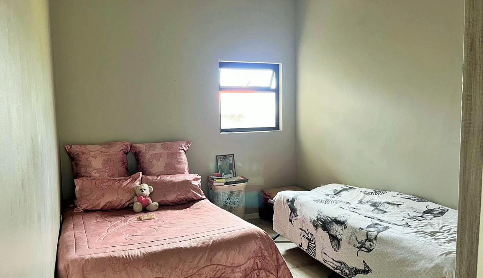 Bed Room 2 of property in Kidds Beach