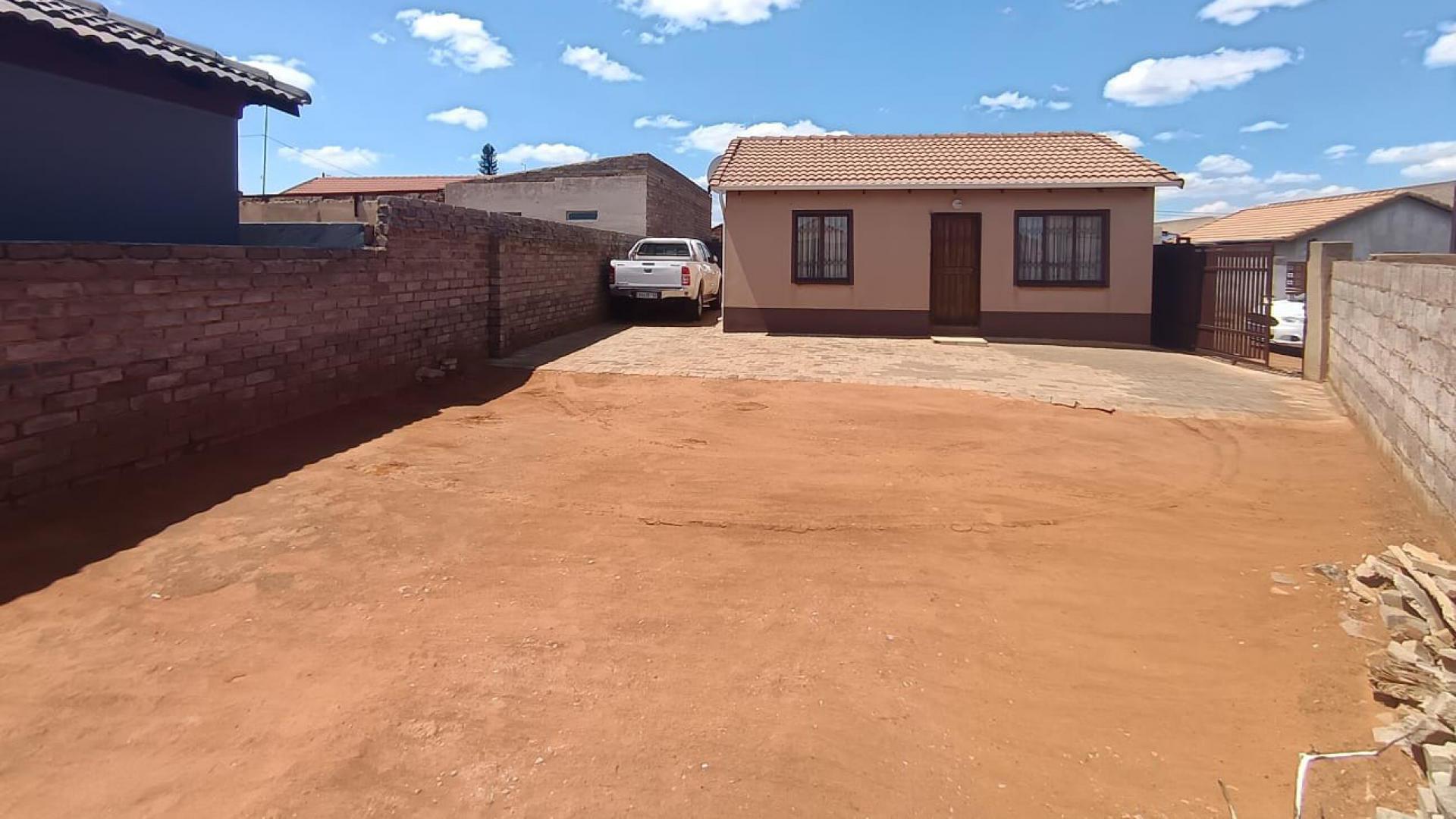 Front View of property in Protea Glen