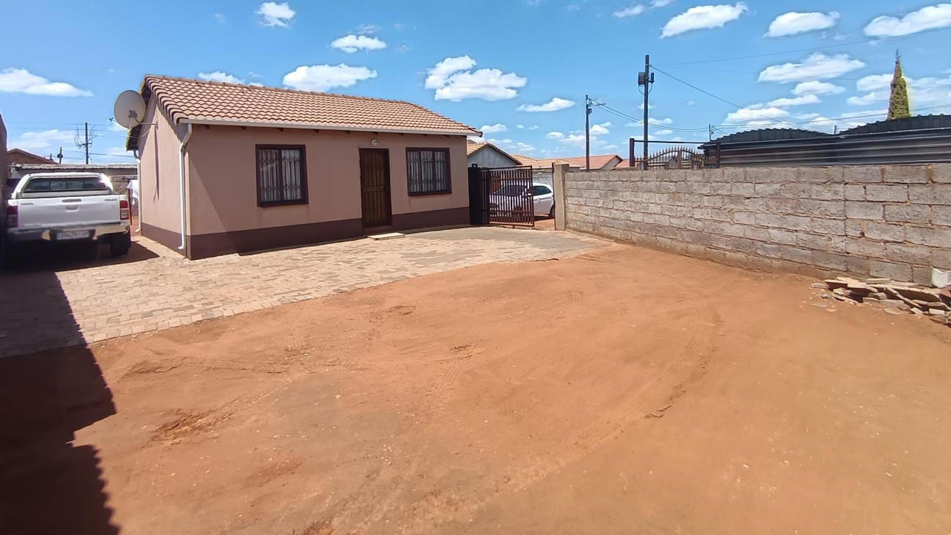 Front View of property in Protea Glen