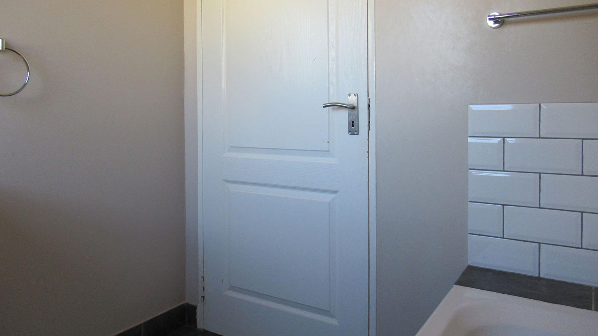 Bathroom 1 - 4 square meters of property in Selcourt