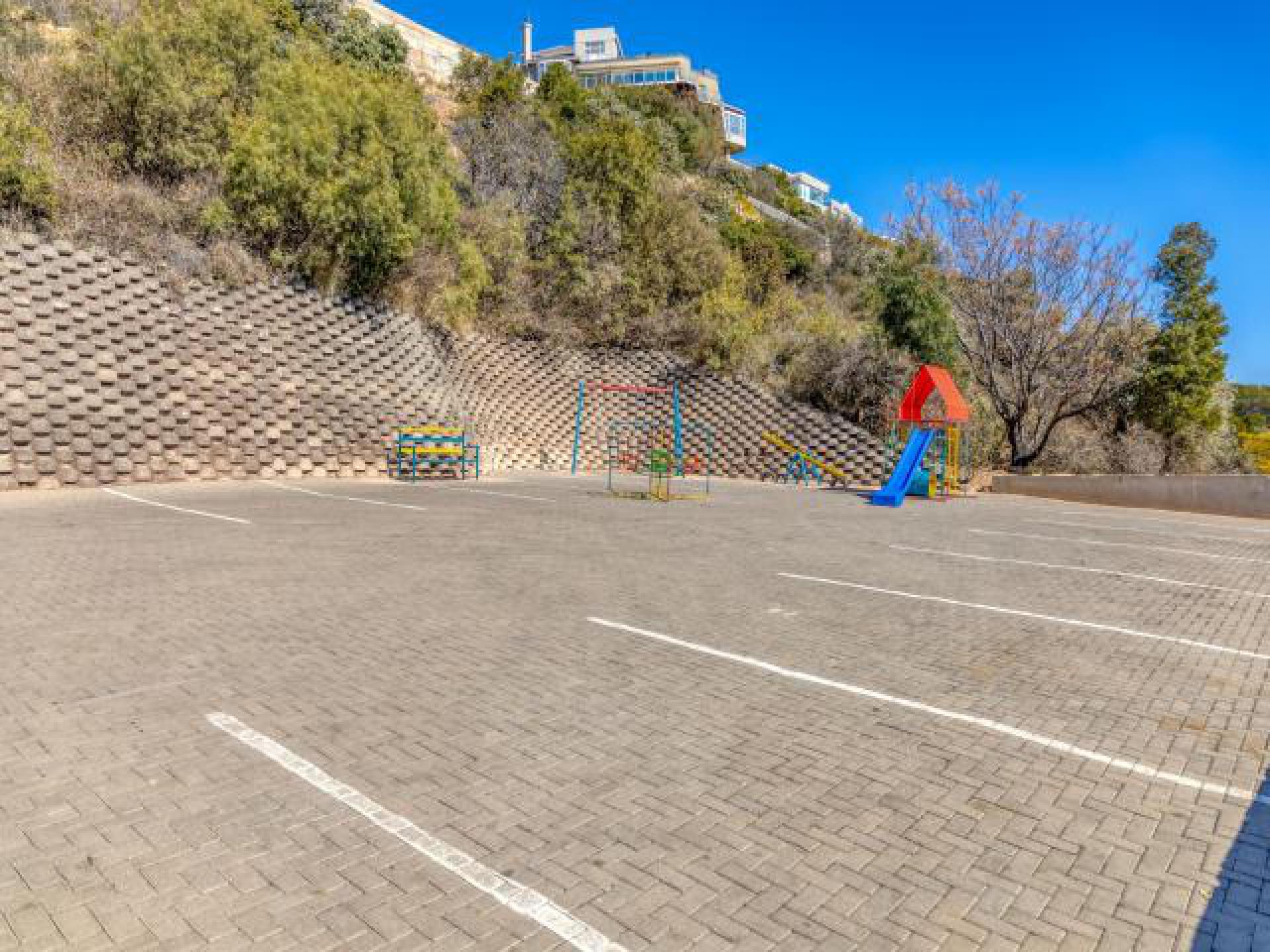 Spaces of property in Constantia Kloof