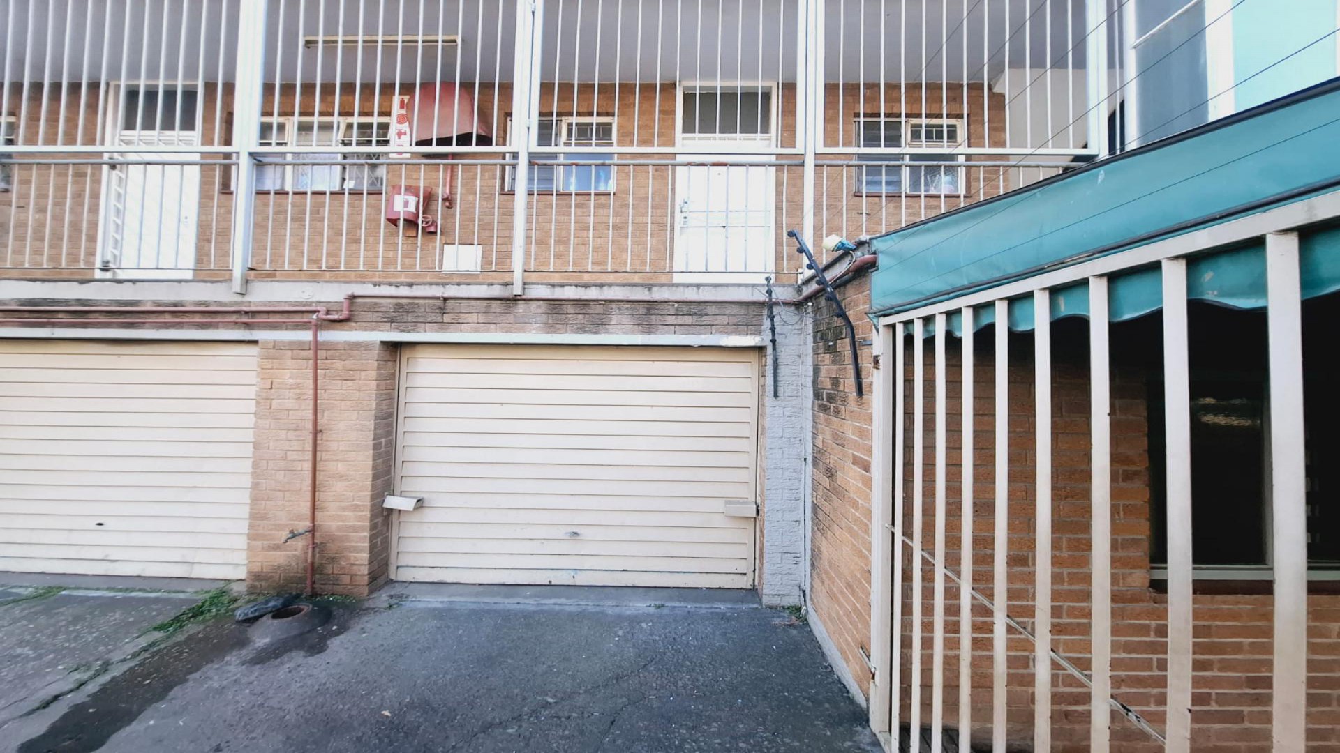 Garage of property in Sunnyside