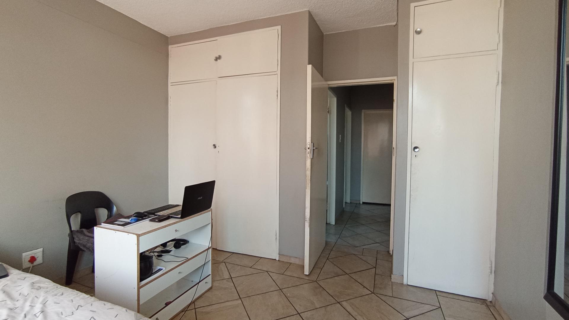 Bed Room 1 - 11 square meters of property in Sunnyside