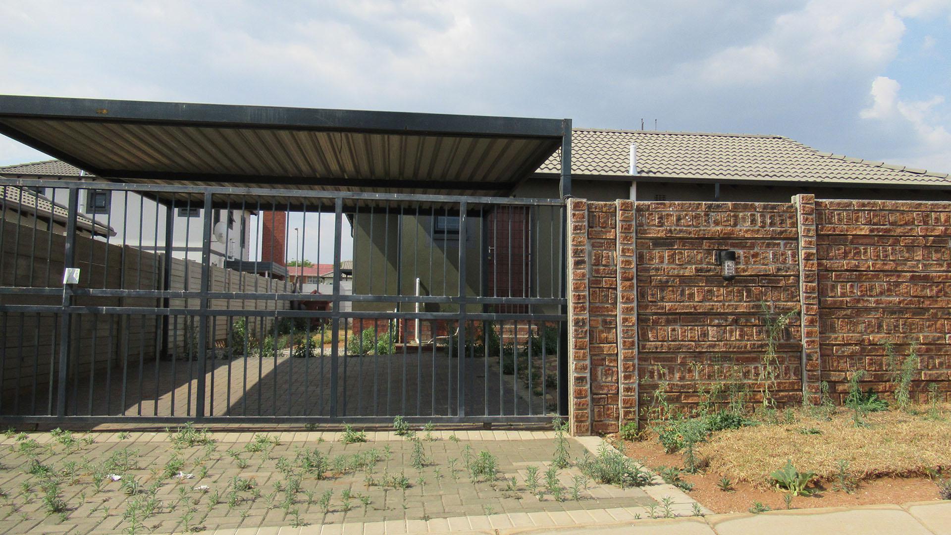 Front View of property in Mindalore