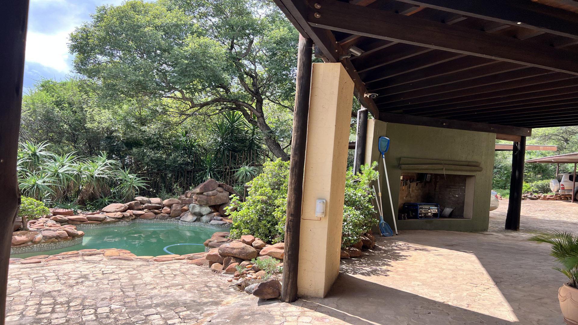 Swimming Pool of property in Buffelsdrift