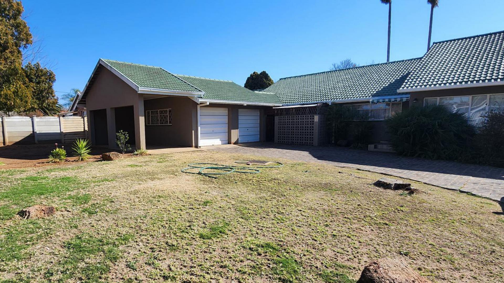 Front View of property in Flimieda