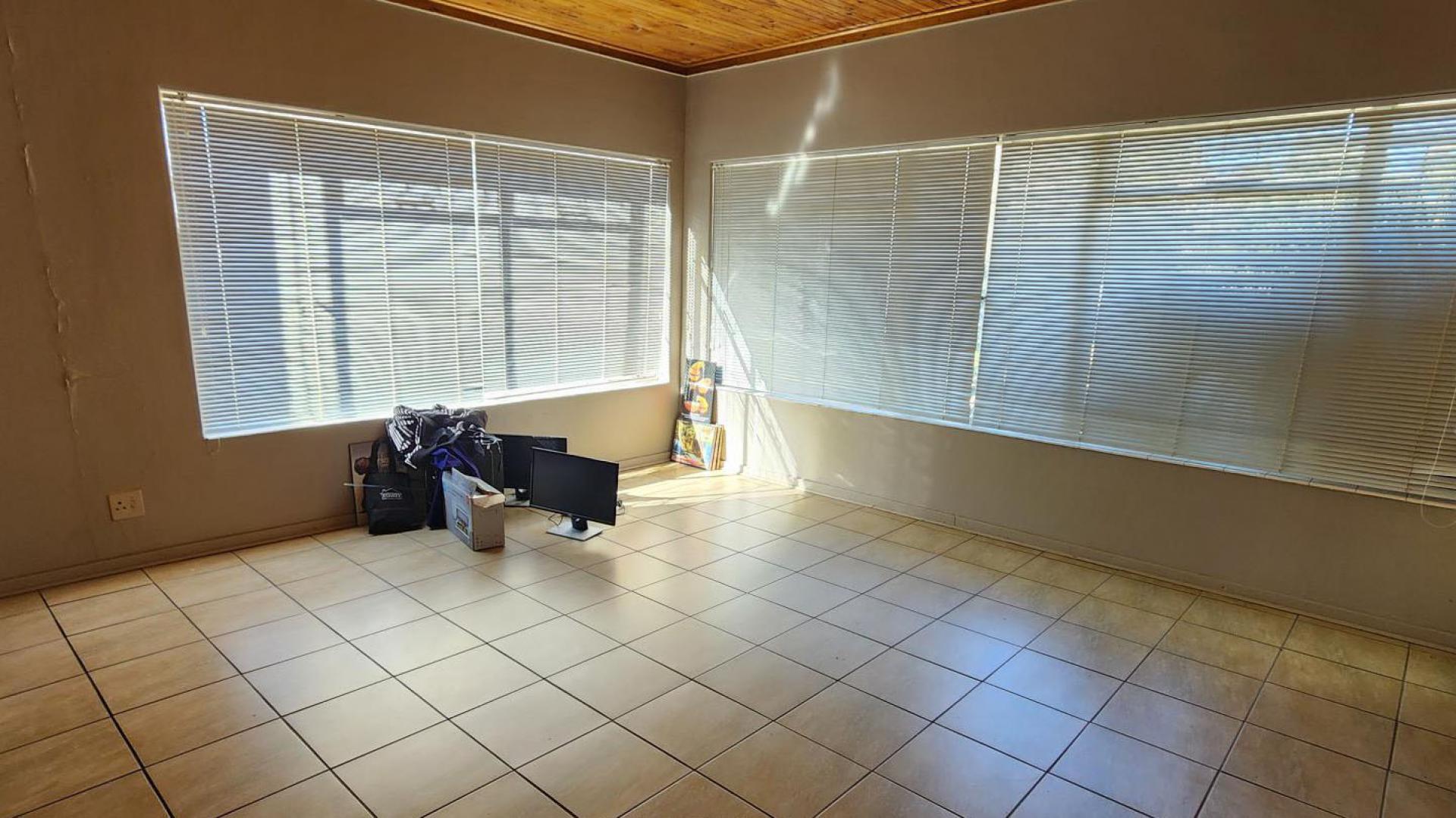 Lounges of property in Flimieda