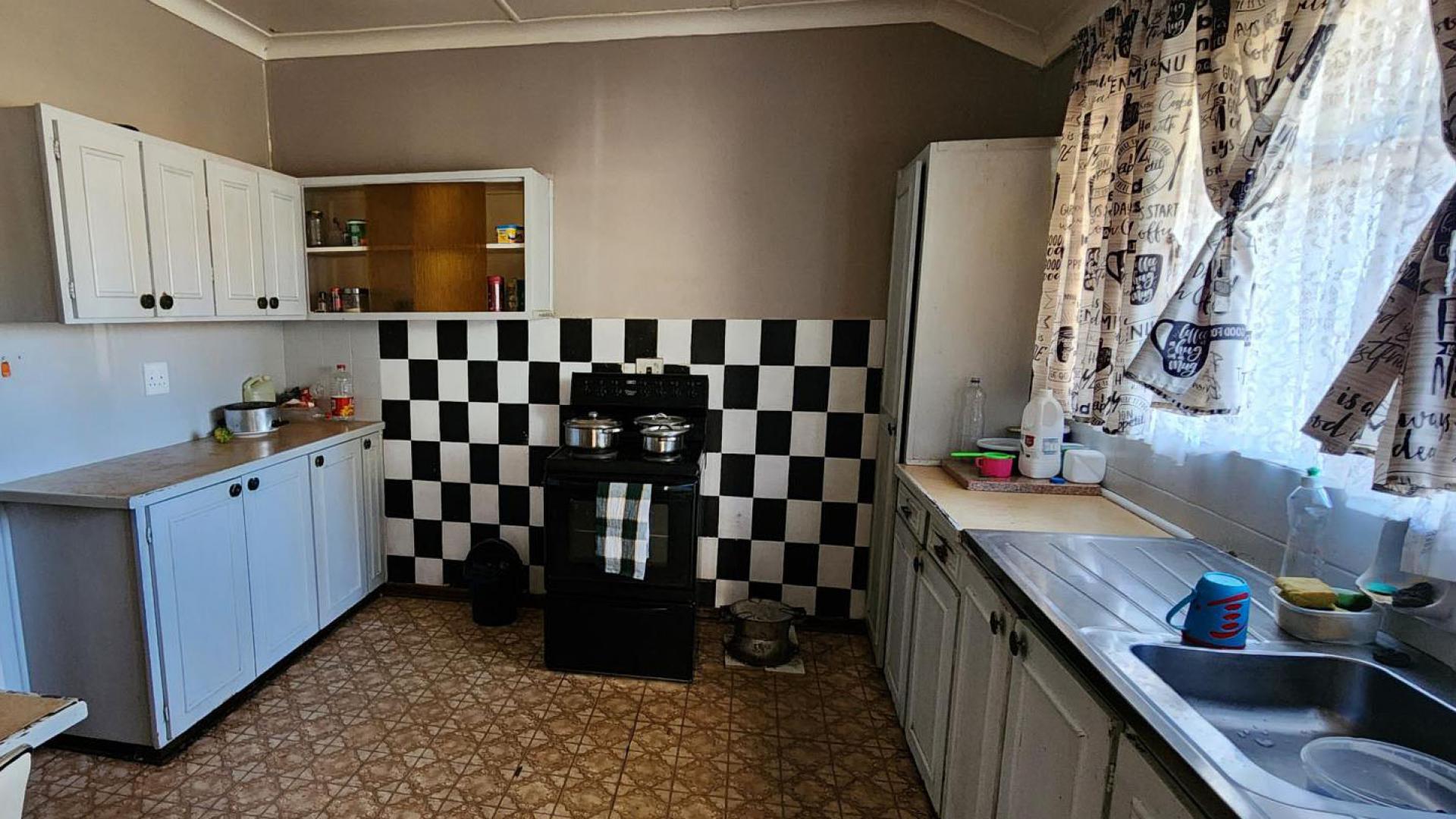 Kitchen of property in Flimieda