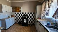 Kitchen of property in Flimieda