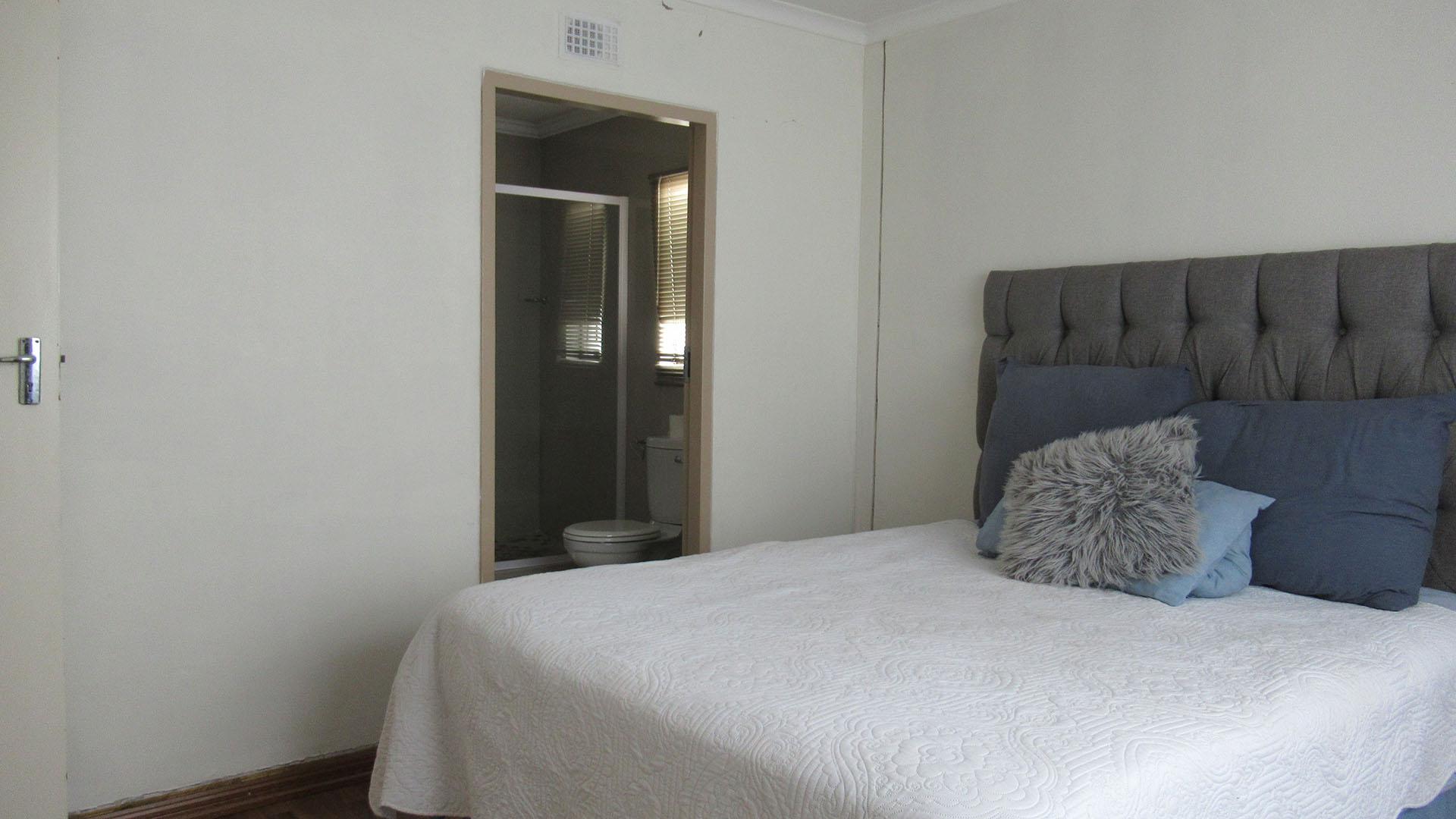 Main Bedroom - 15 square meters of property in Sky City