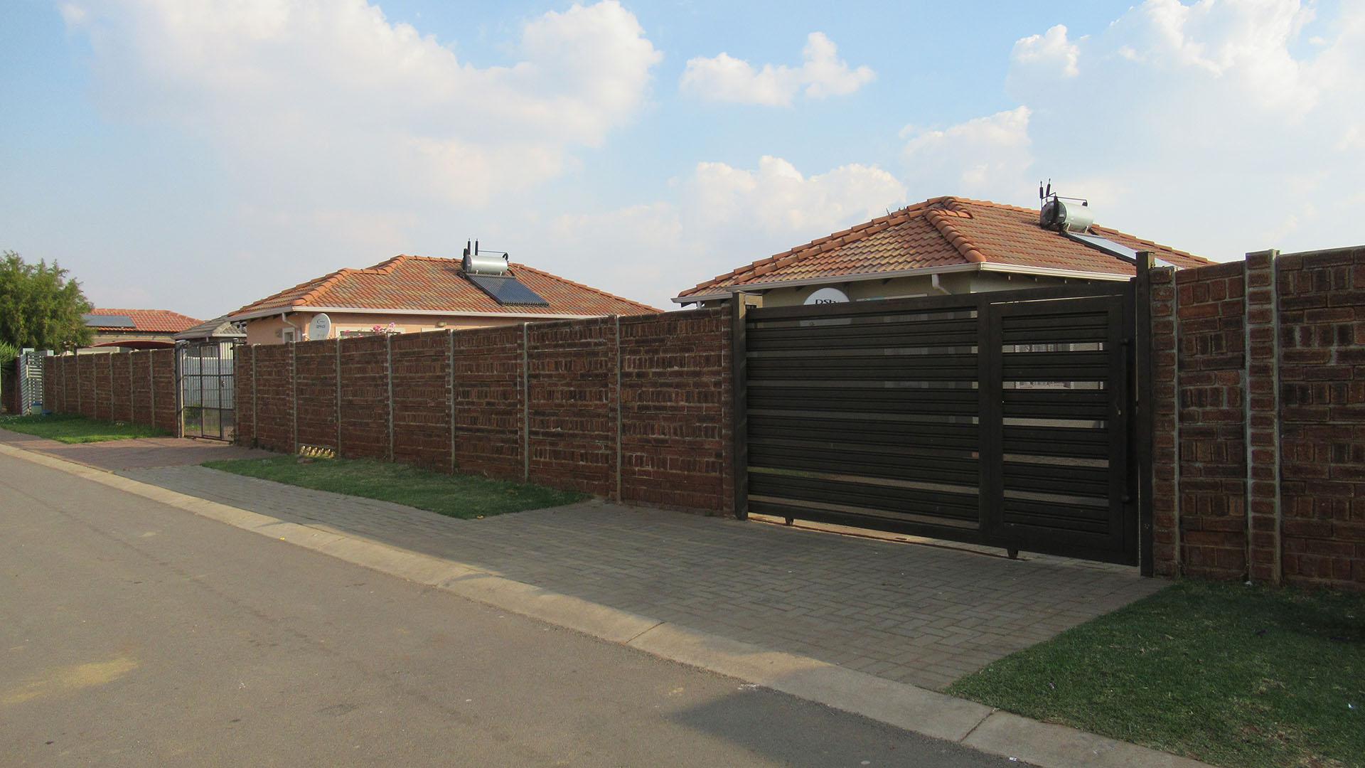 Front View of property in Sky City