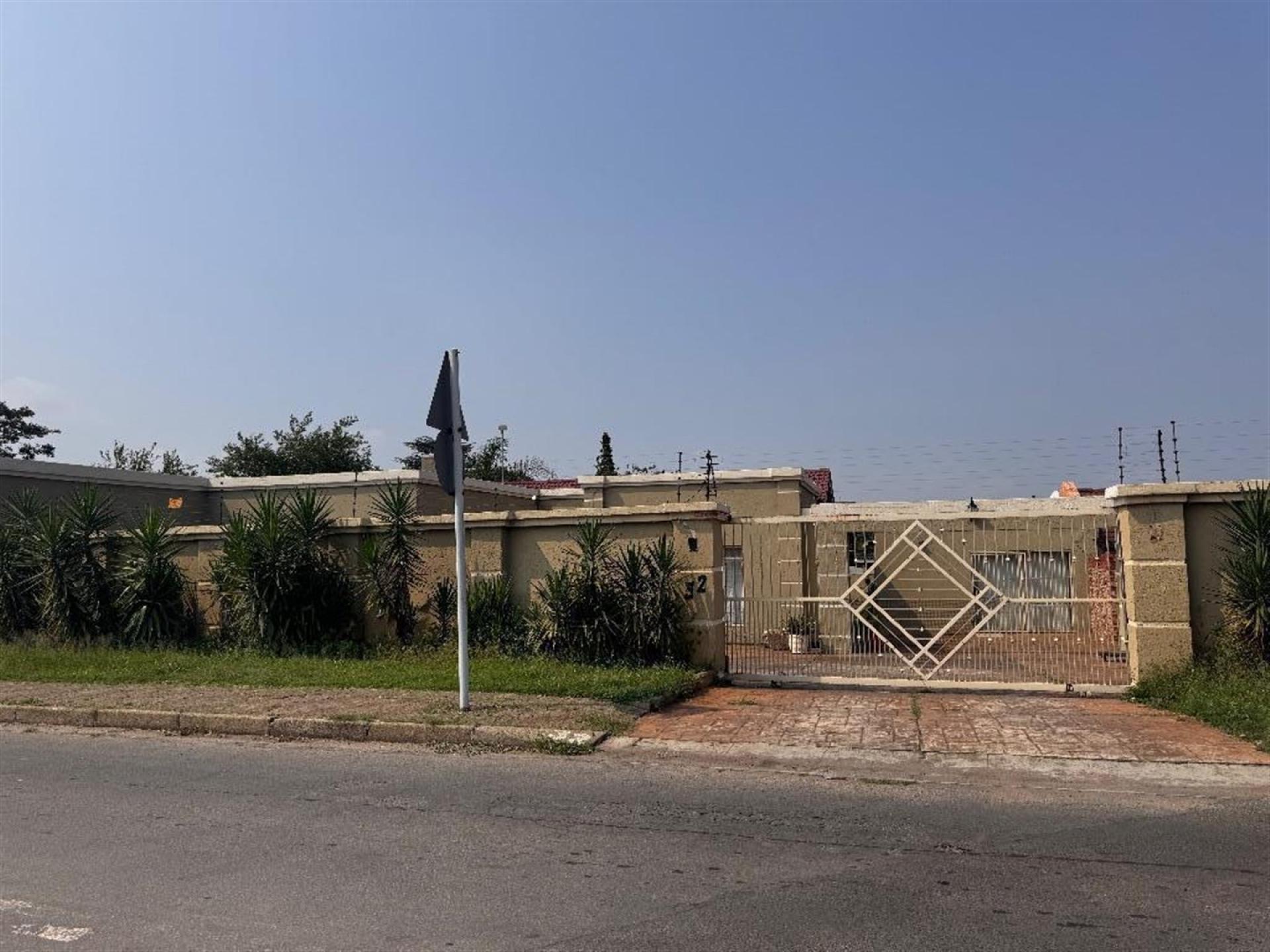 Front View of property in Marlands
