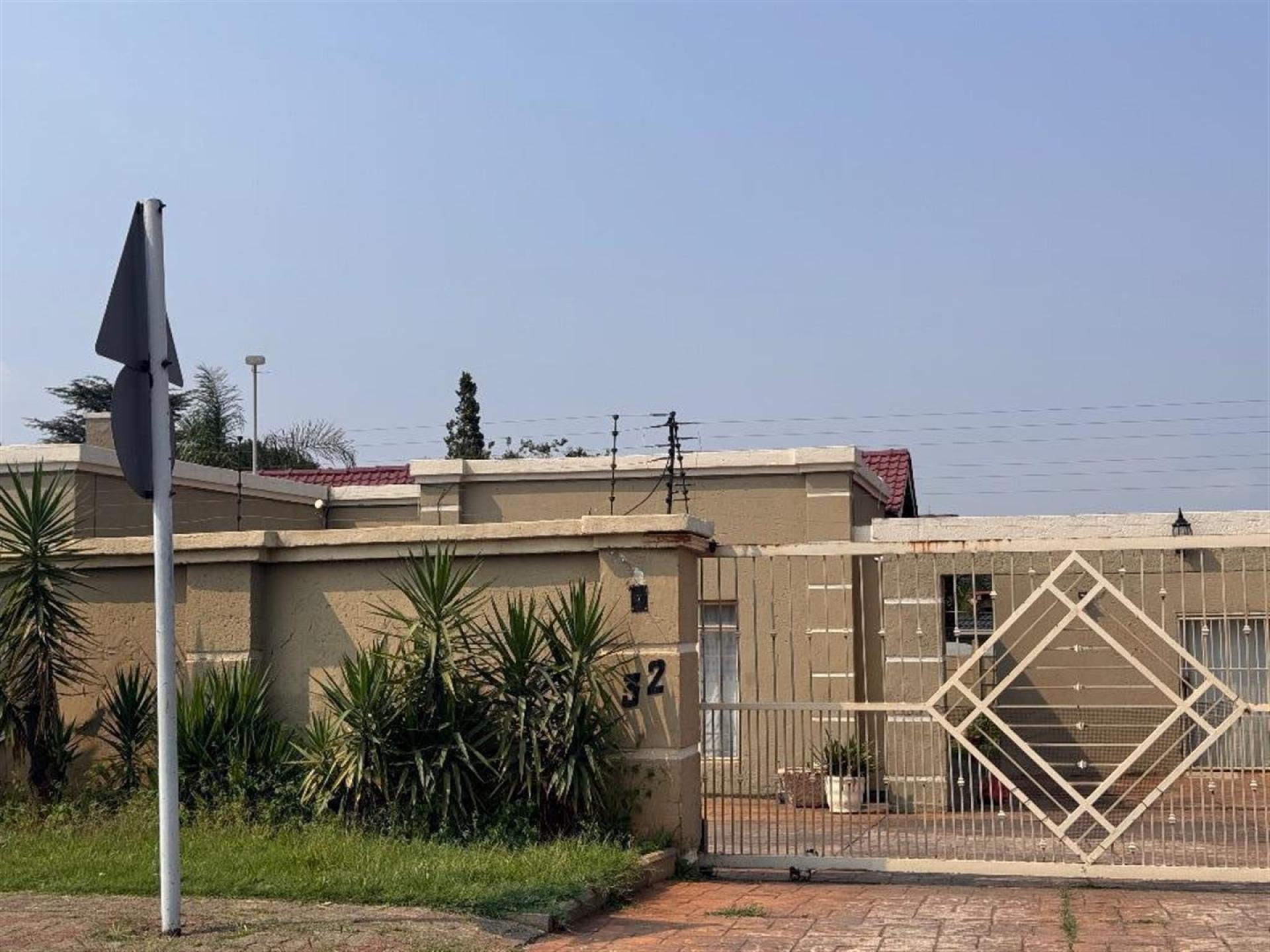 Front View of property in Marlands
