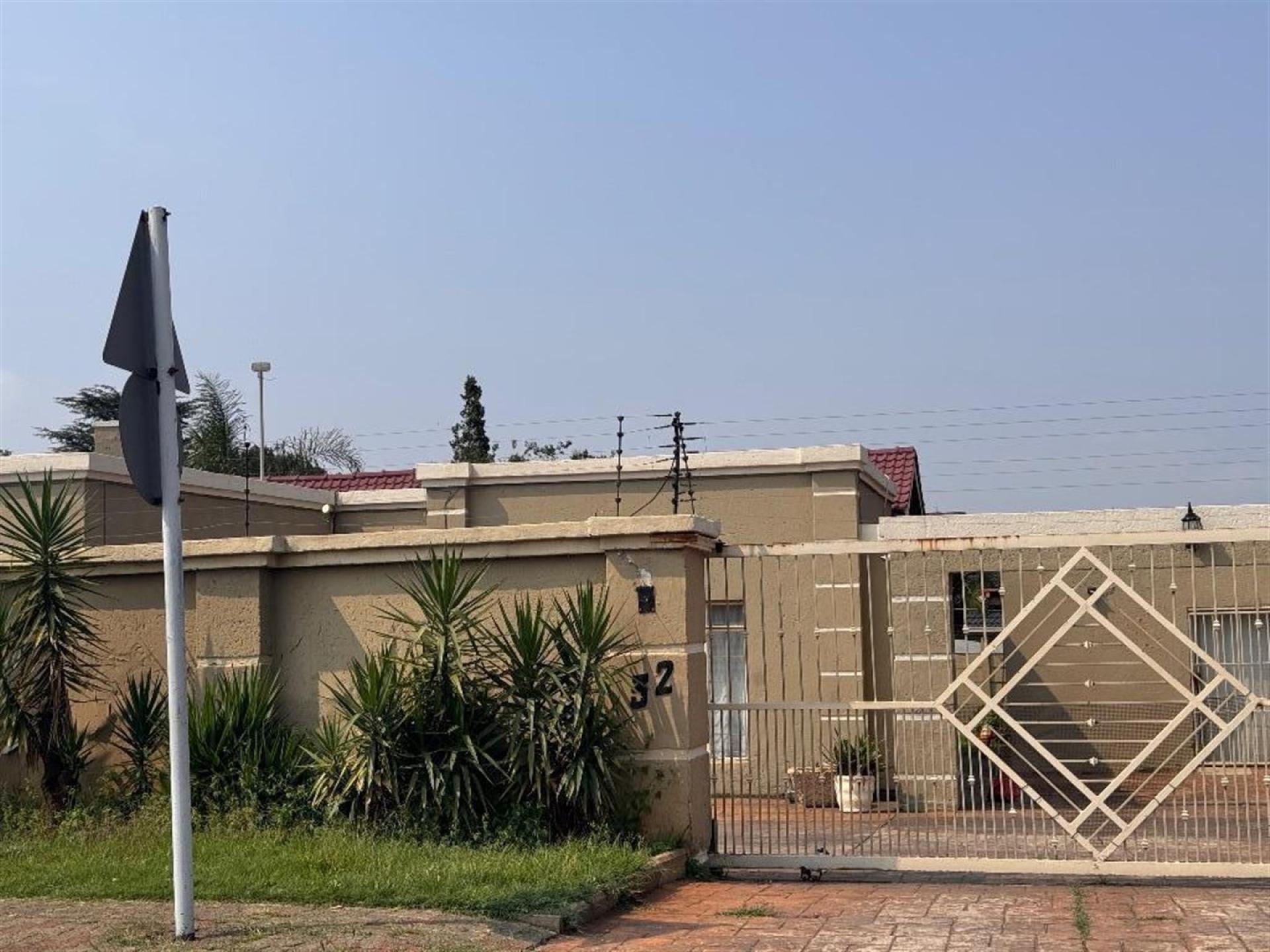 Front View of property in Marlands