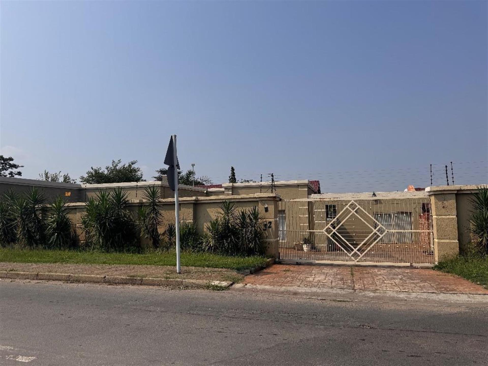 Front View of property in Marlands