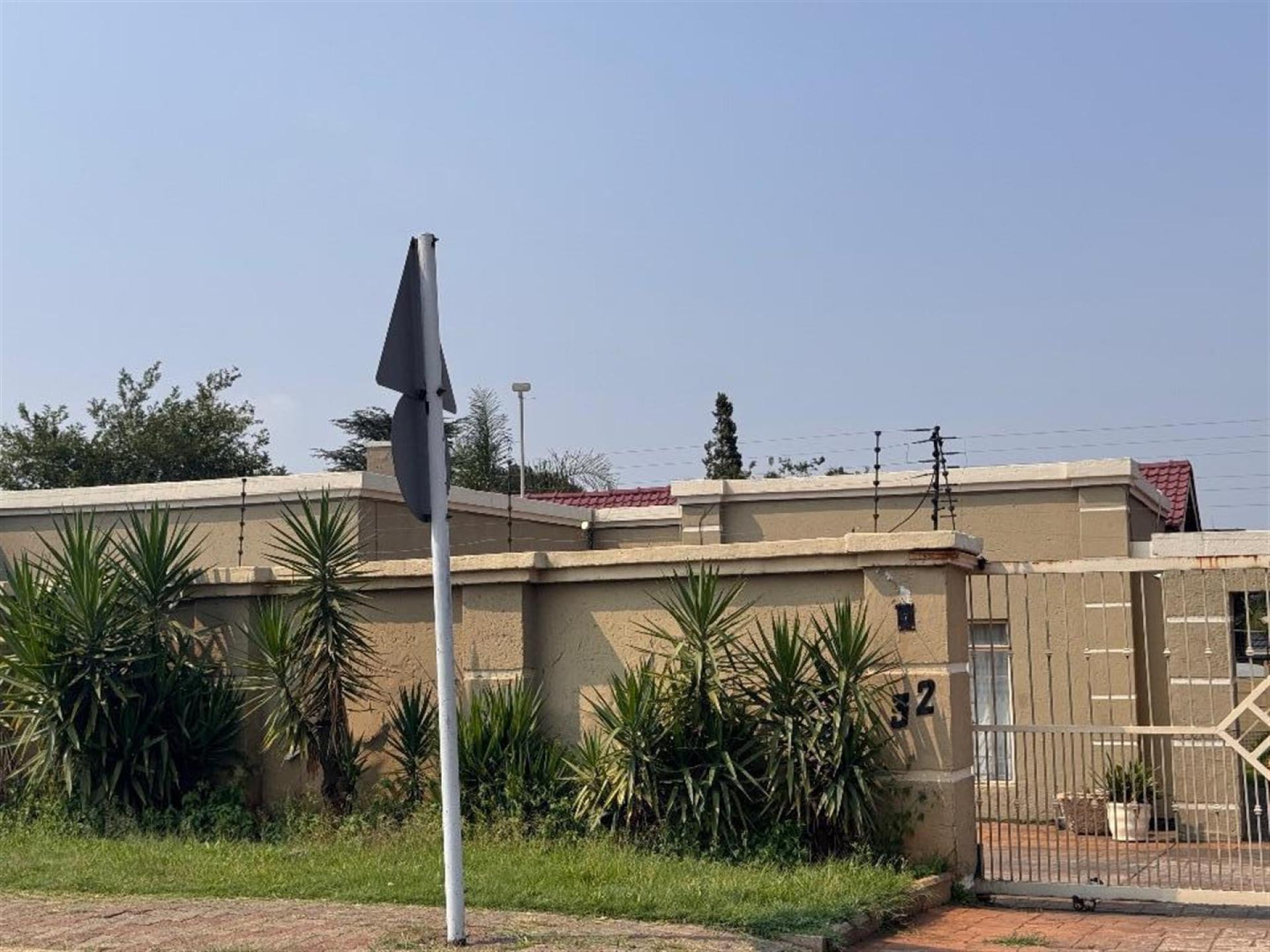 Front View of property in Marlands