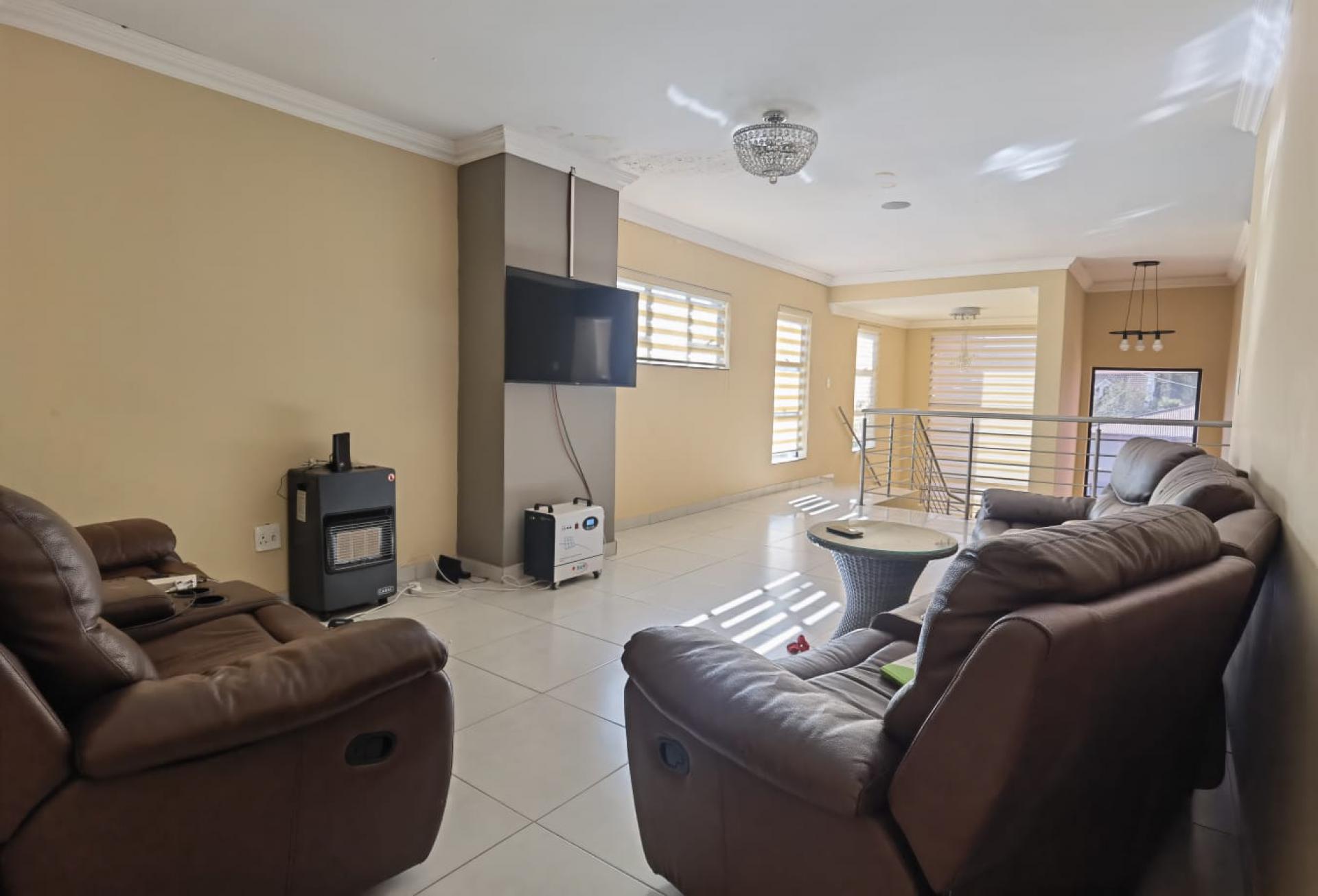 Lounges of property in Claremont