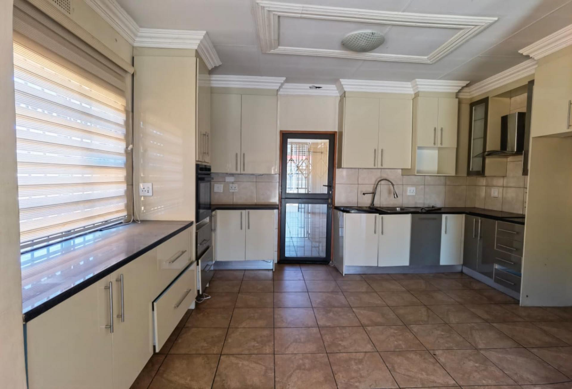 Kitchen of property in Claremont