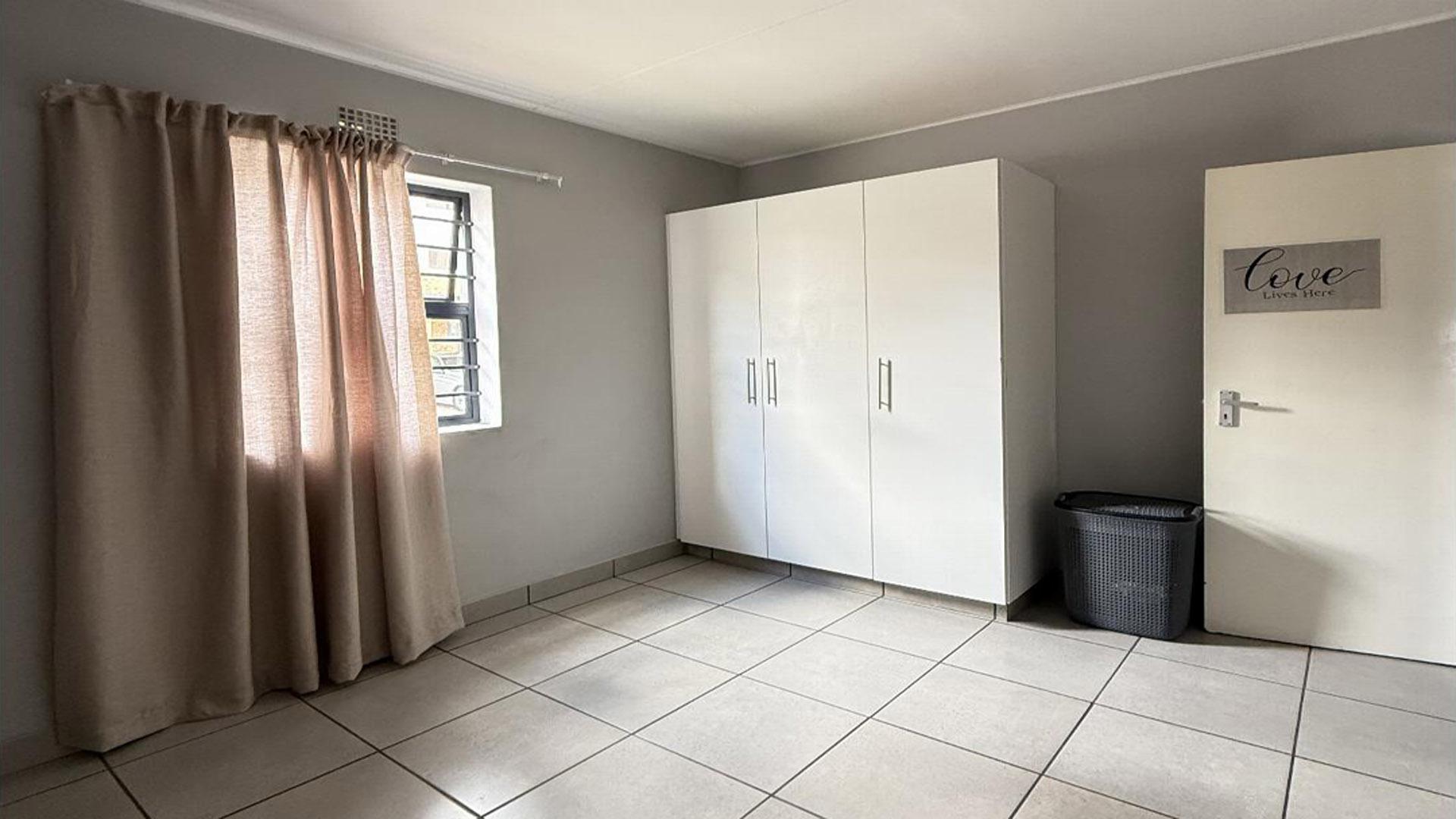 Spaces of property in Riverside View