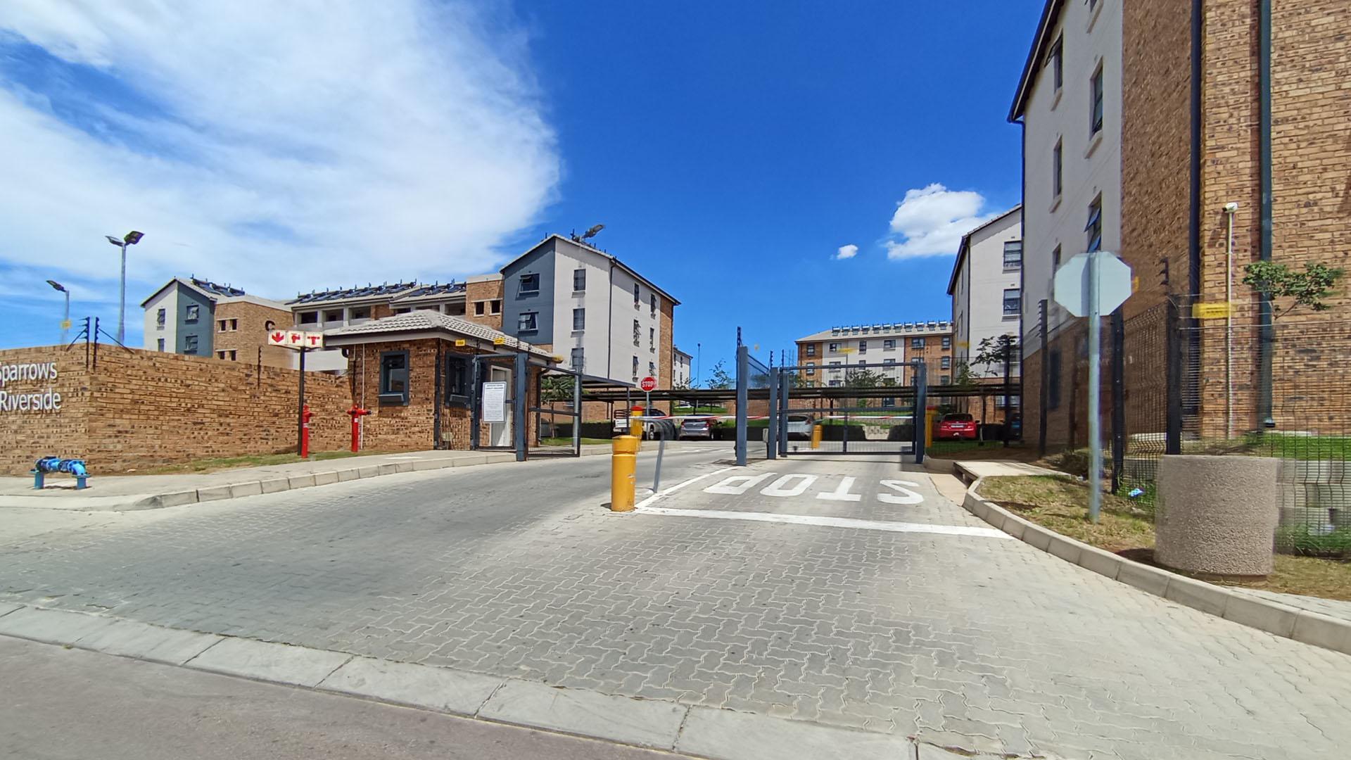 Front View of property in Riverside View