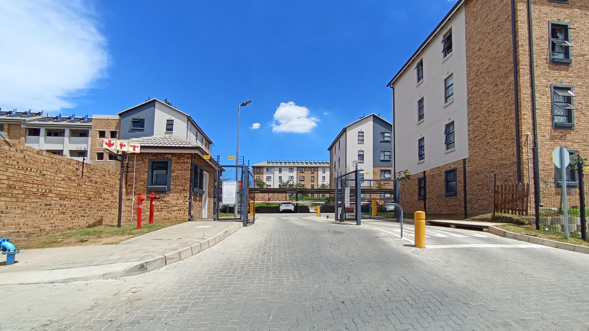 Front View of property in Riverside View