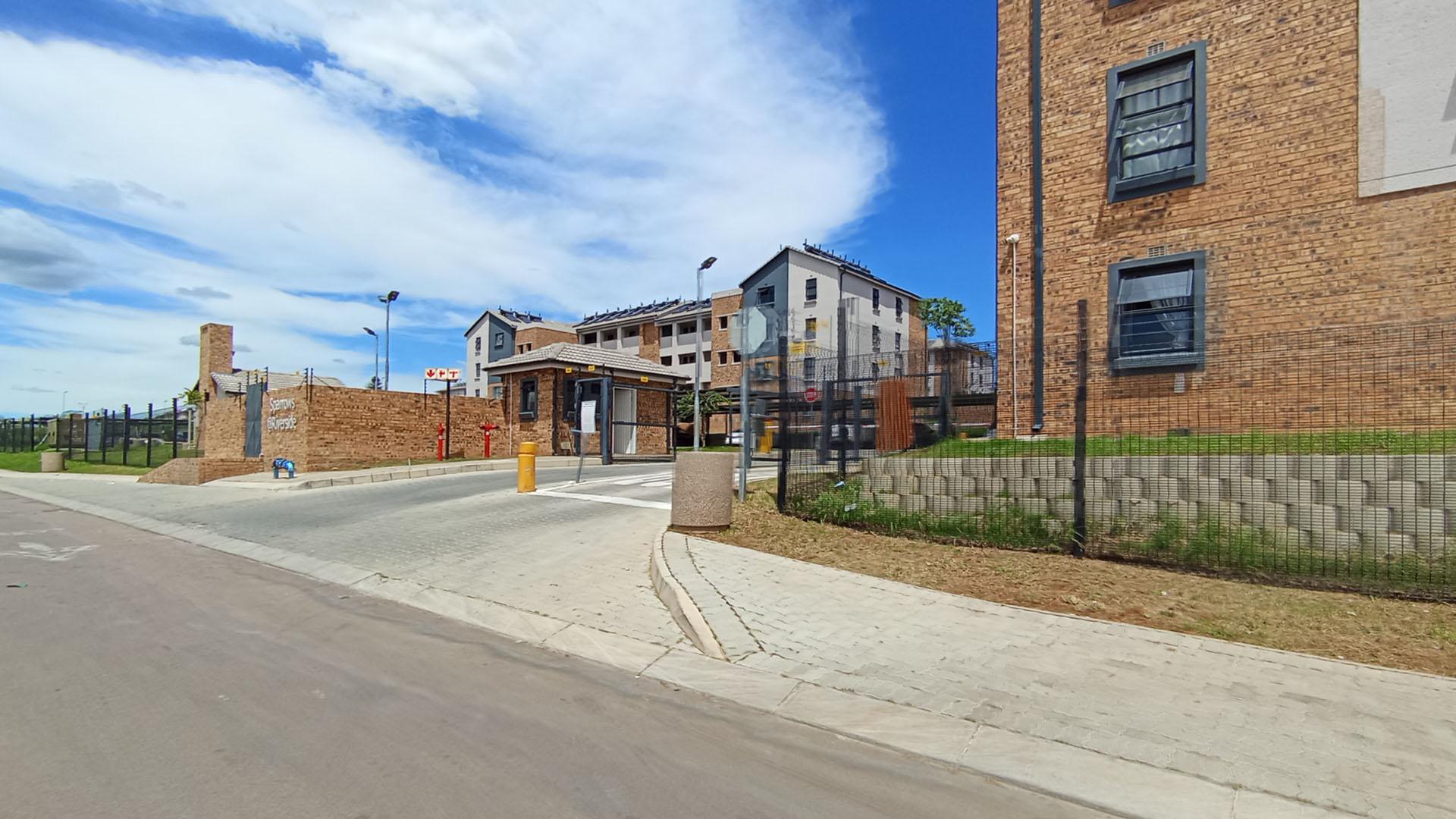 Front View of property in Riverside View