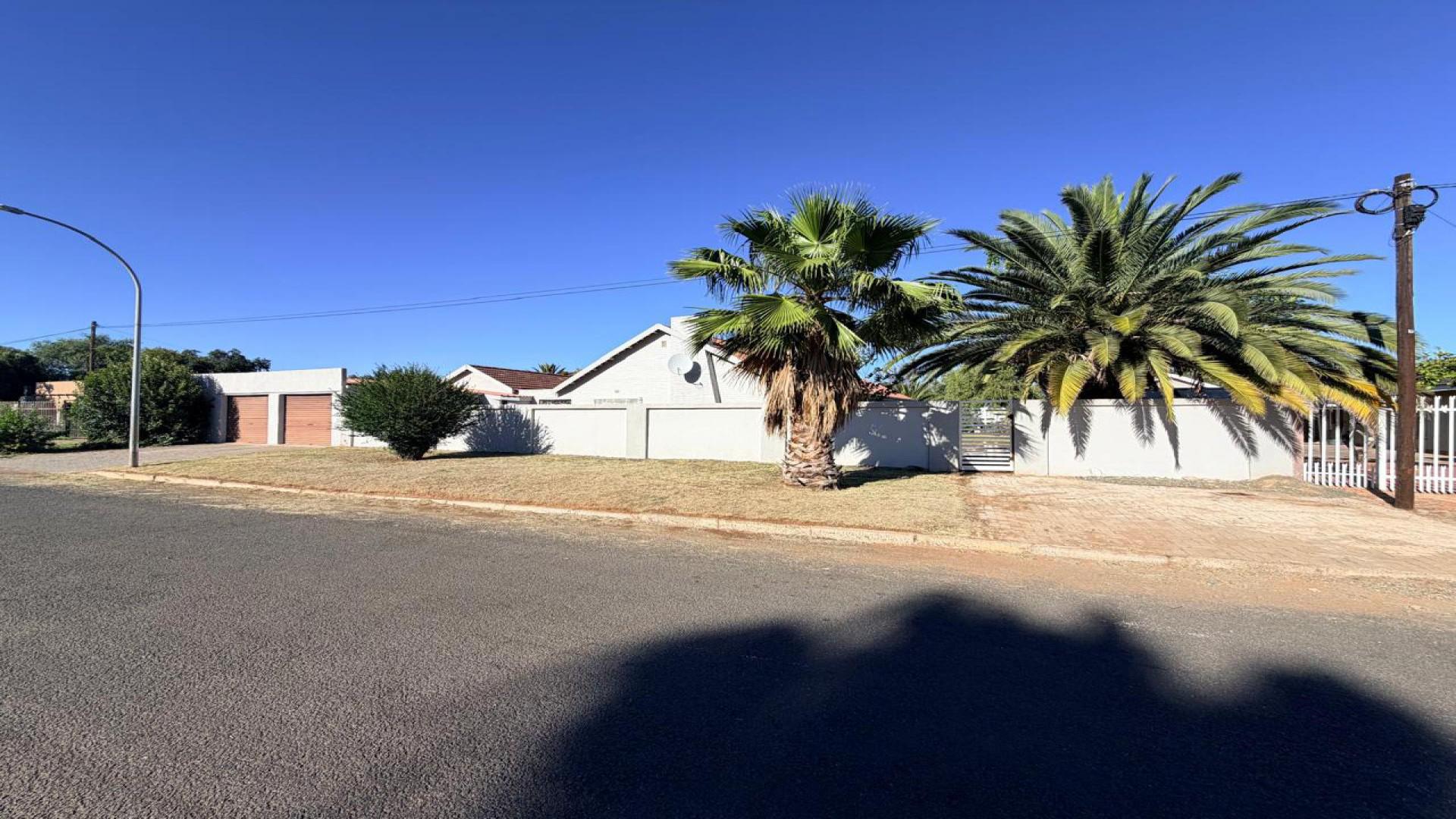 Front View of property in Kimberley
