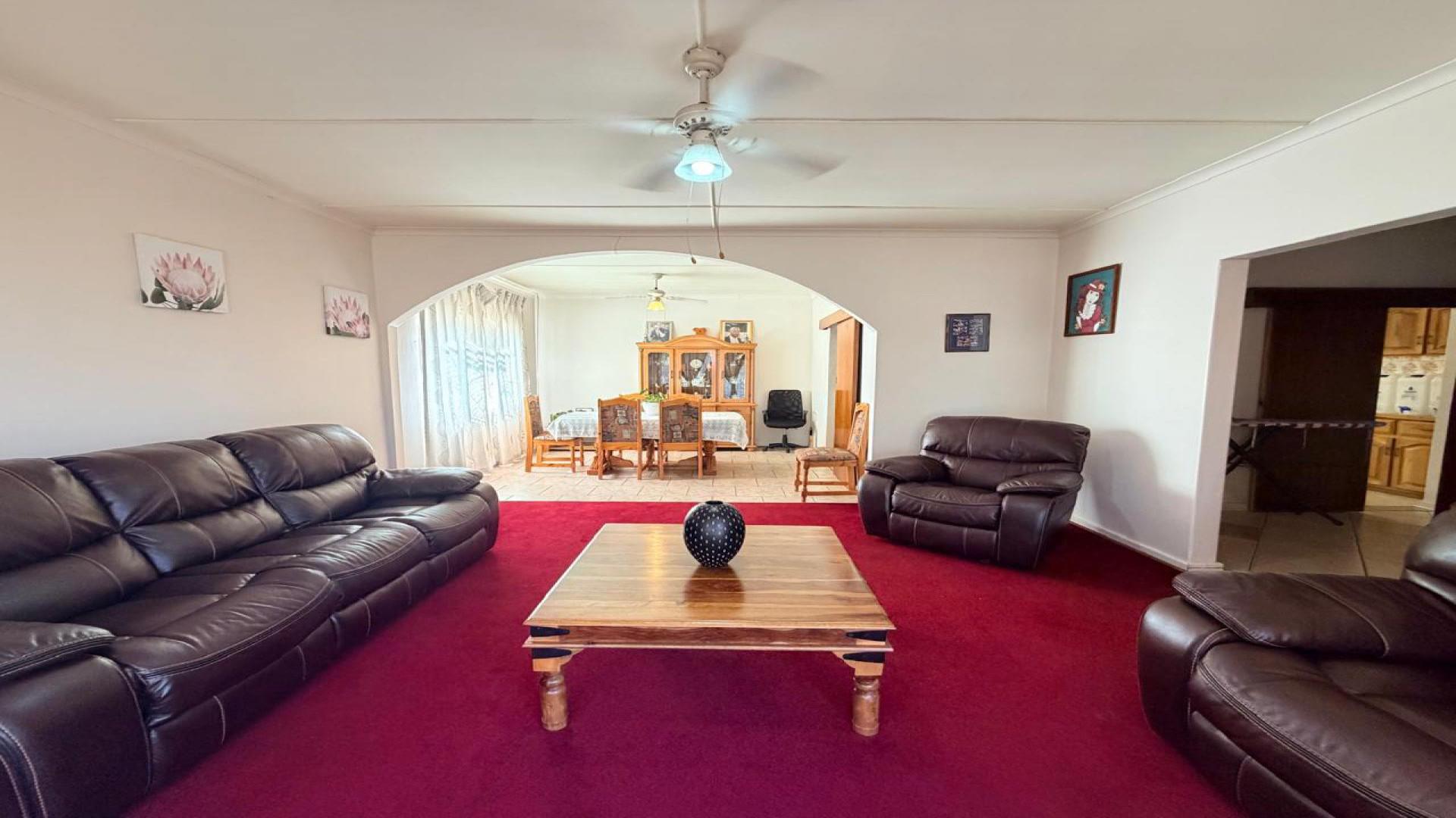 Lounges of property in Kimberley