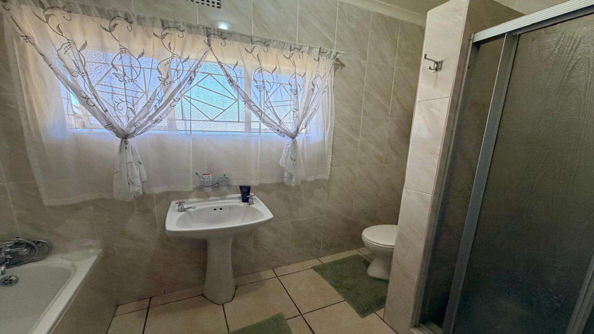 Bathroom 1 of property in Kimberley