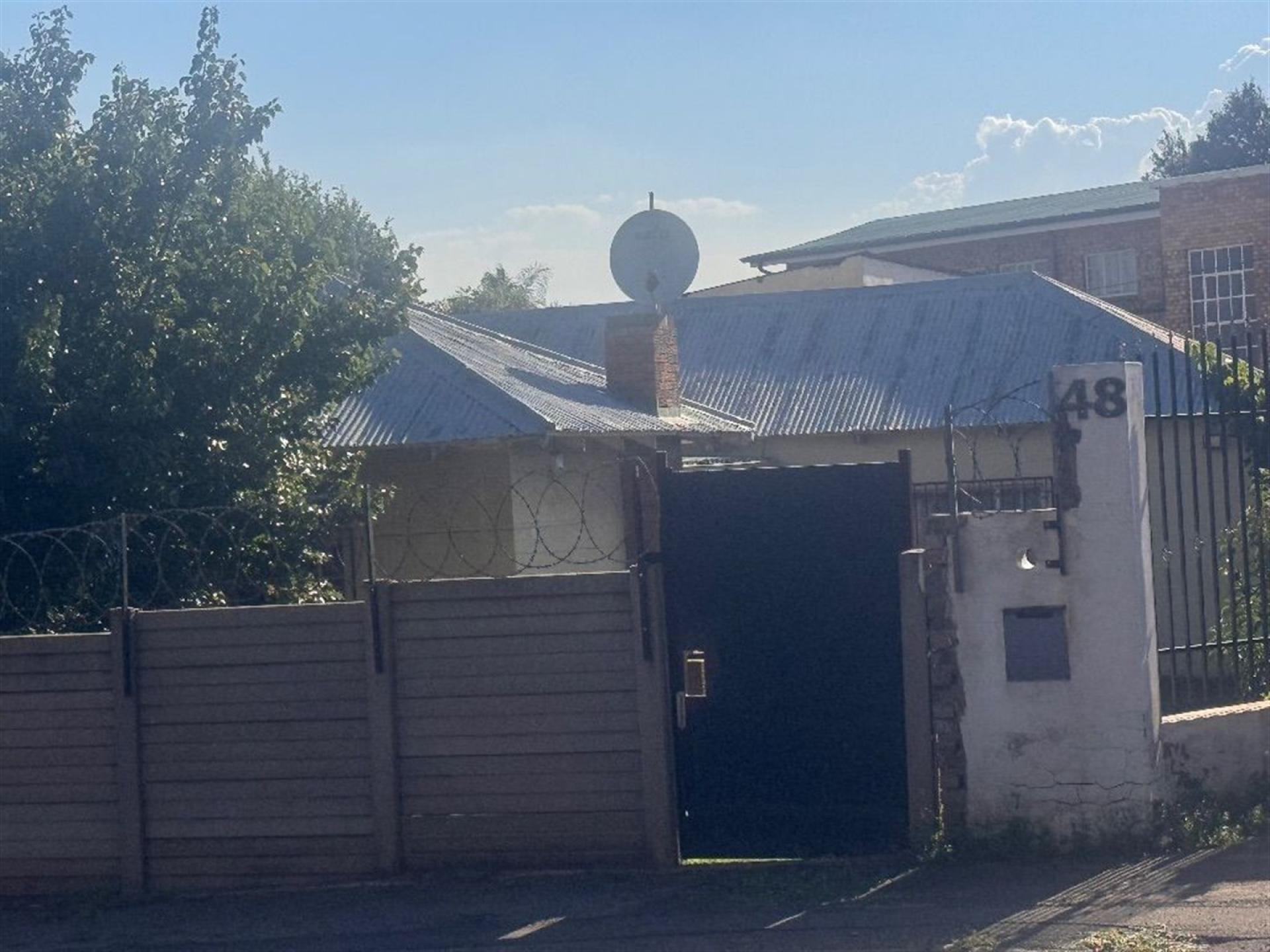 Front View of property in Primrose