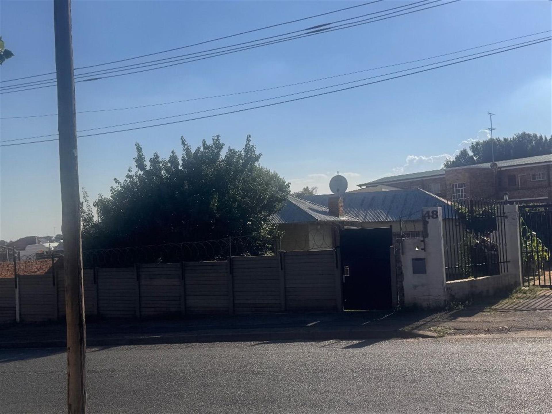 Front View of property in Primrose