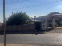 Front View of property in Primrose